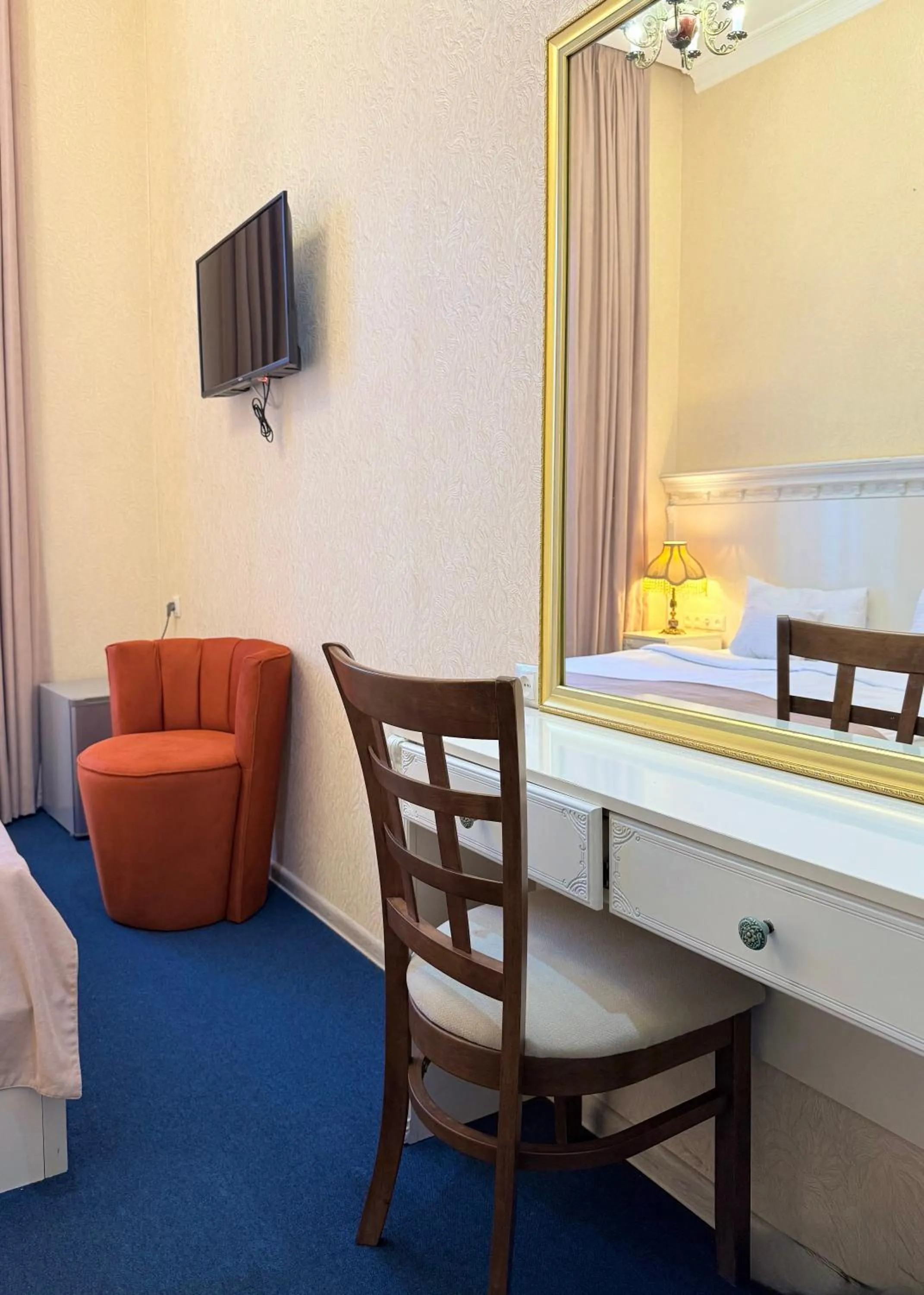 Seating area, Bed in Arts Hotel by Square