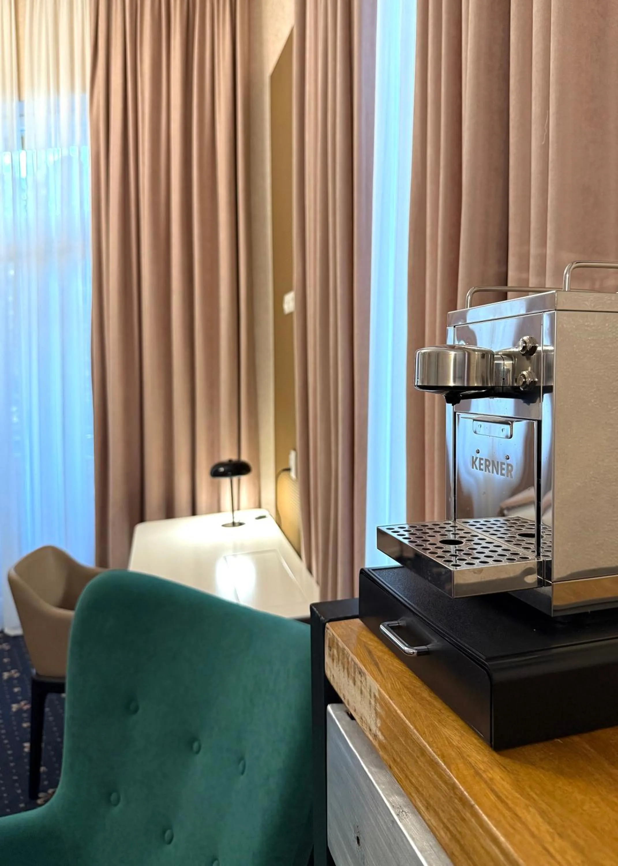 Coffee/tea facilities in Arts Hotel by Square