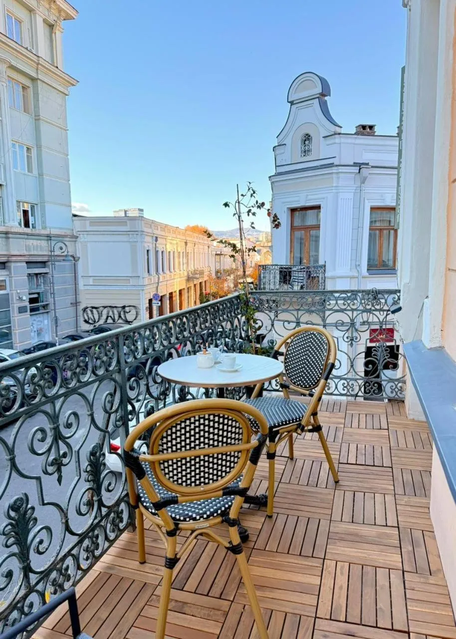 Day in Arts Hotel by Square