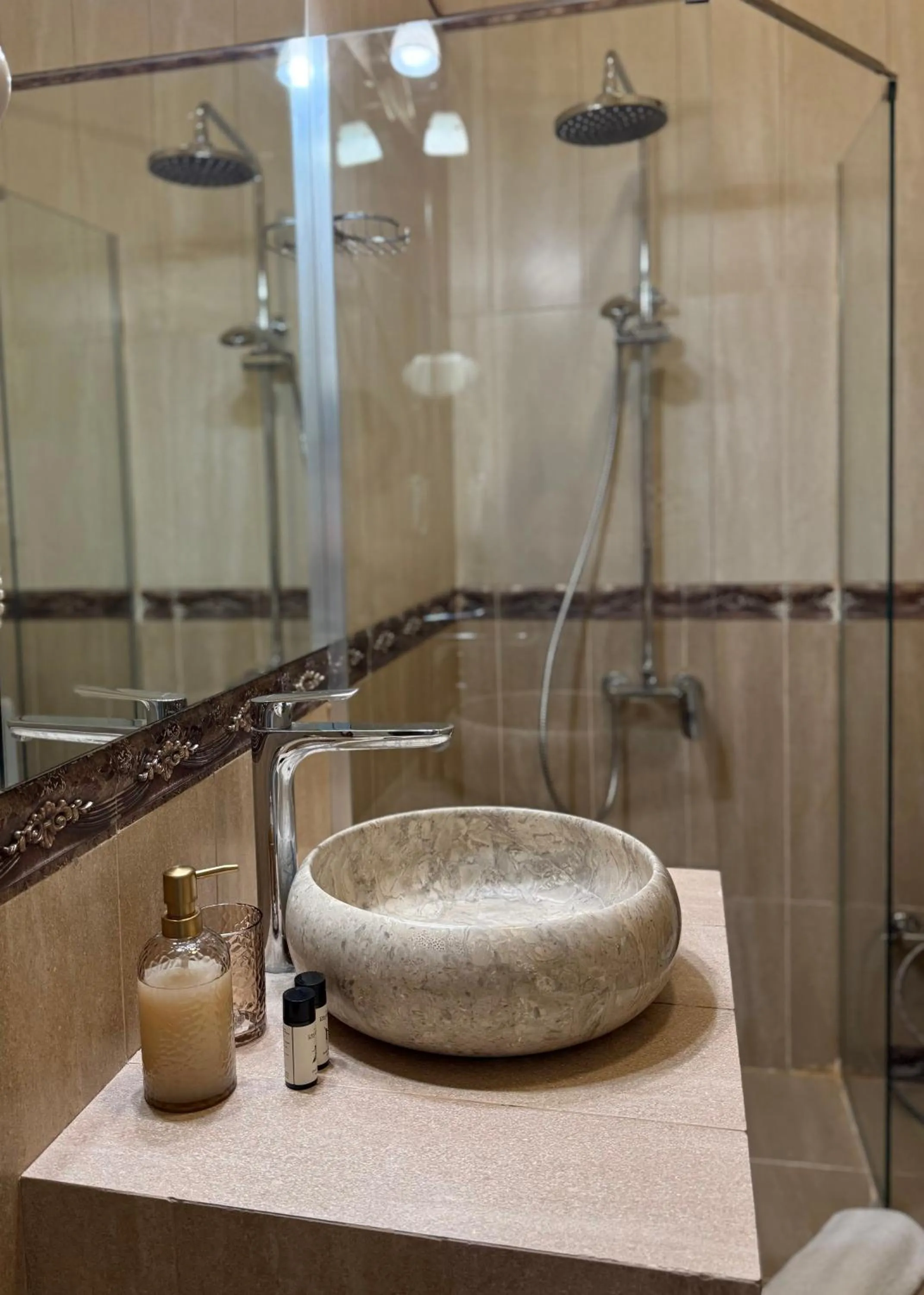 Shower in Arts Hotel by Square