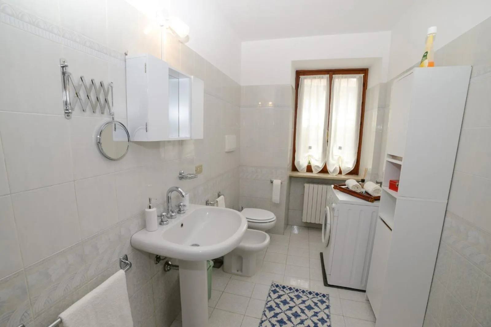 Toilet in Loft Free Parking Agli Ulivi moderno e spazioso