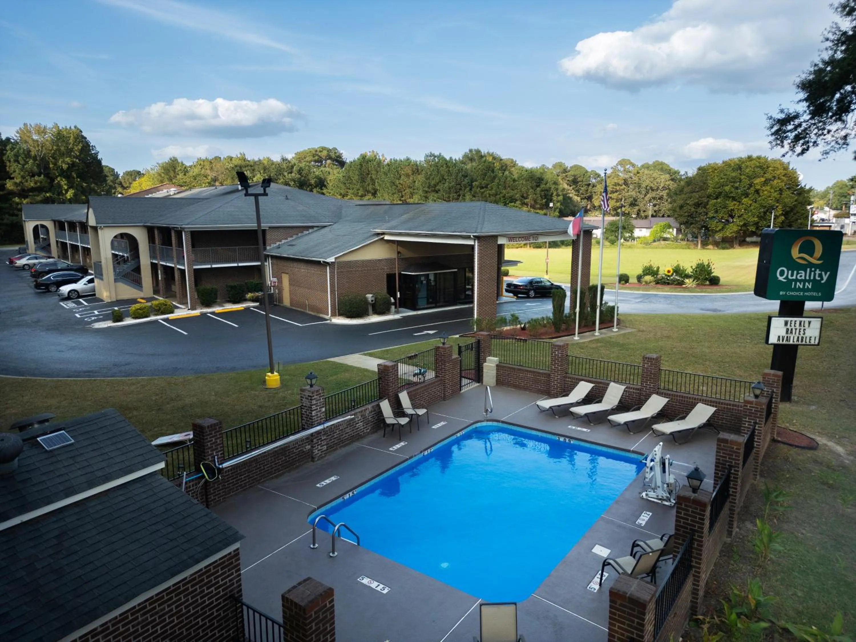 Swimming pool in Quality Inn Kenly I-95