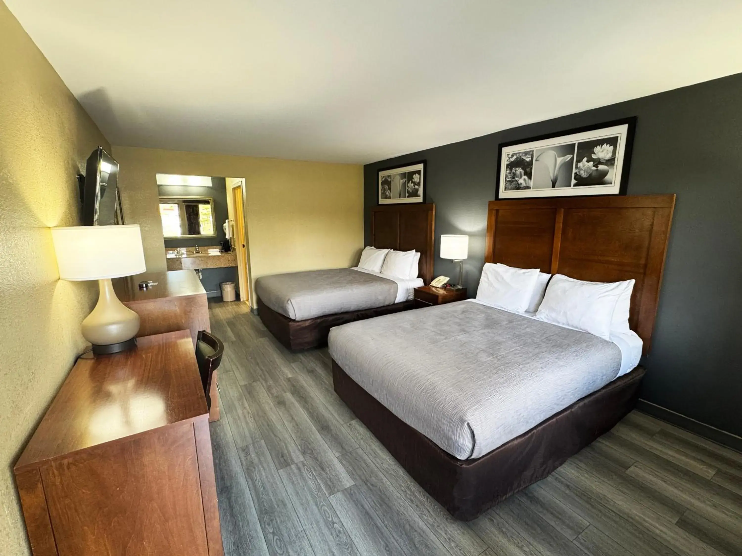 Bedroom, Bed in Quality Inn Kenly I-95 Bedroom, Bed in Quality Inn Kenly I-95