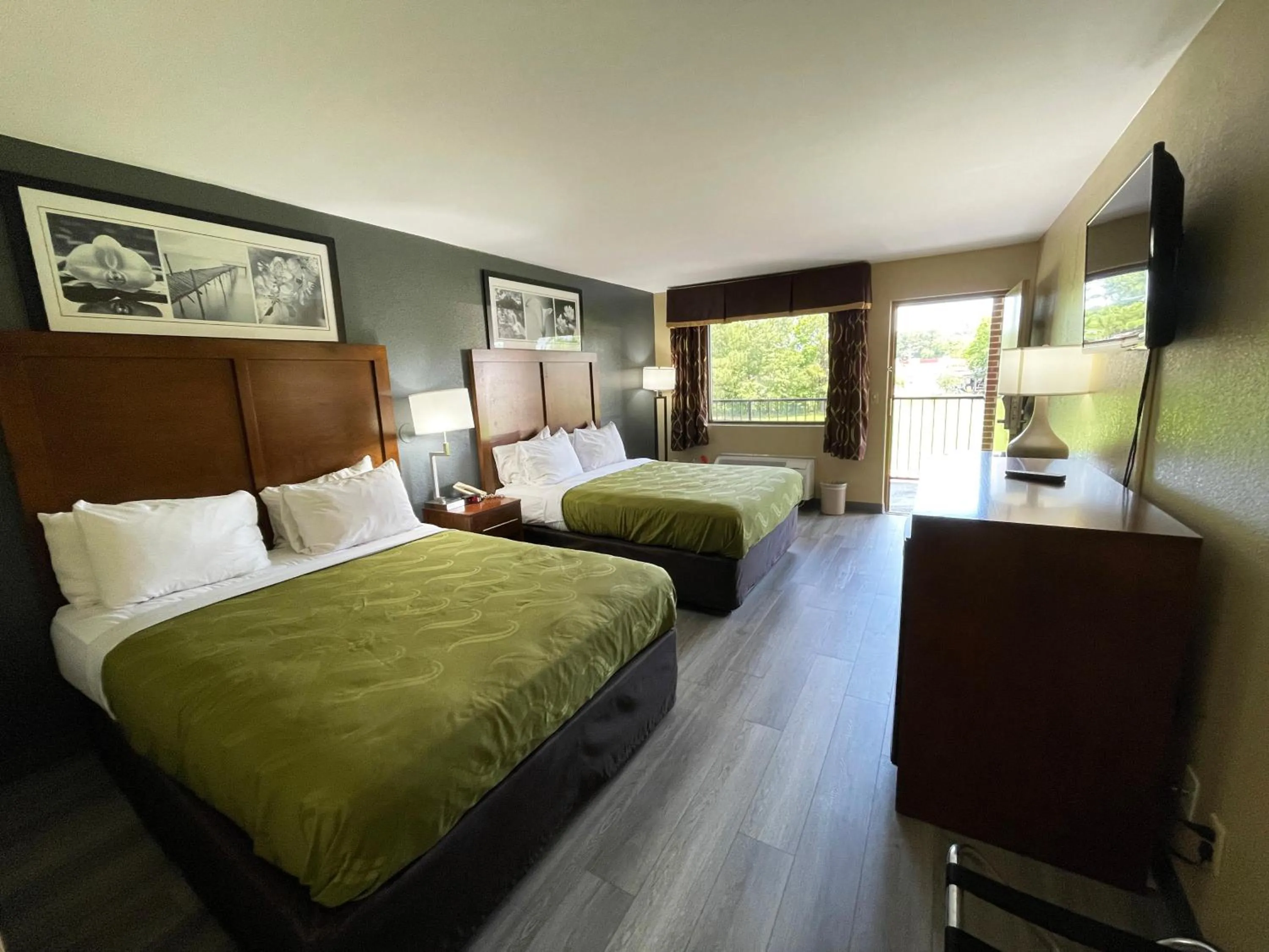 Bedroom, Bed in Quality Inn Kenly I-95