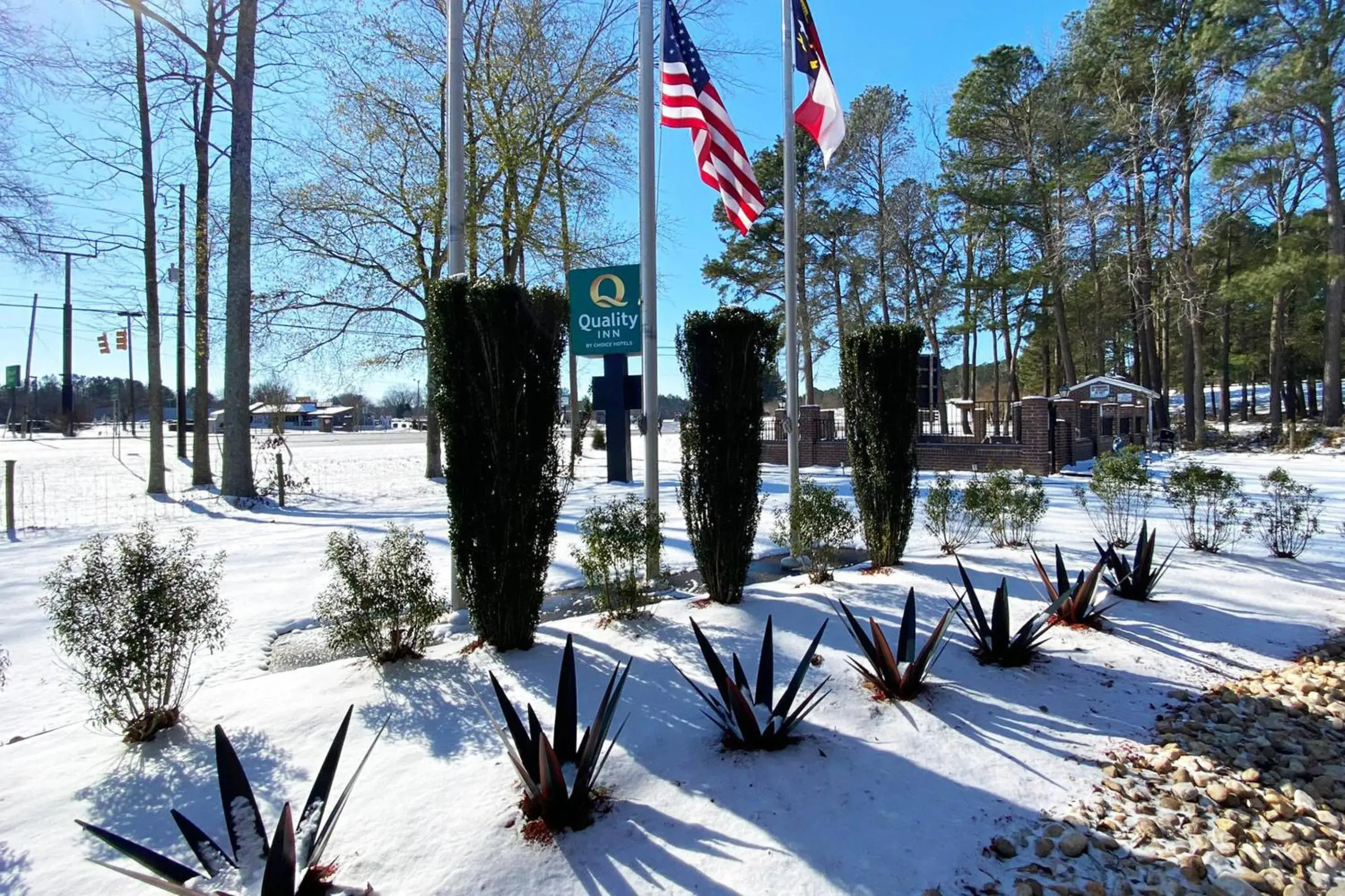 Property building in Quality Inn Kenly I-95 Property building in Quality Inn Kenly I-95