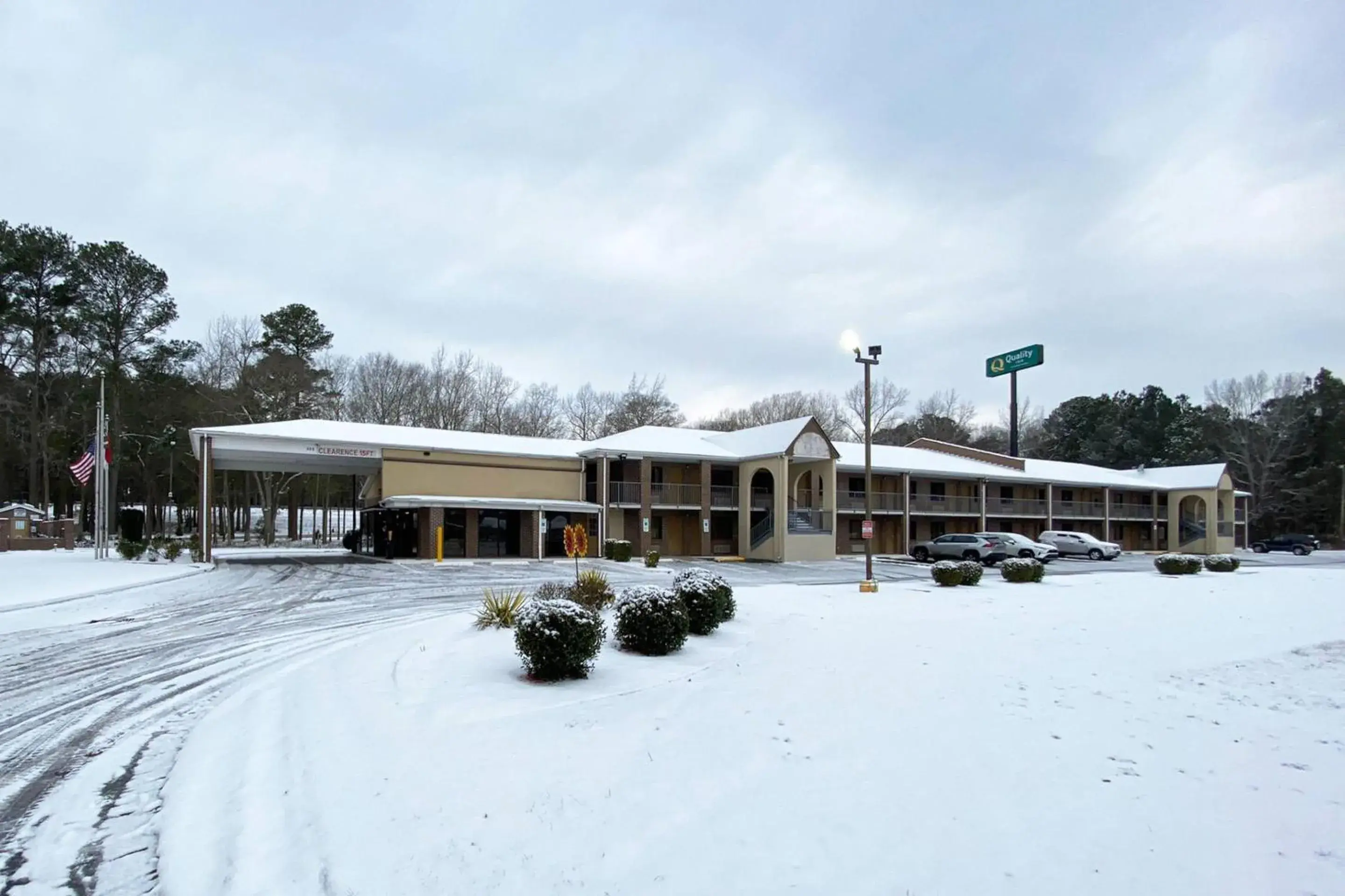 Property building in Quality Inn Kenly I-95 Property building in Quality Inn Kenly I-95