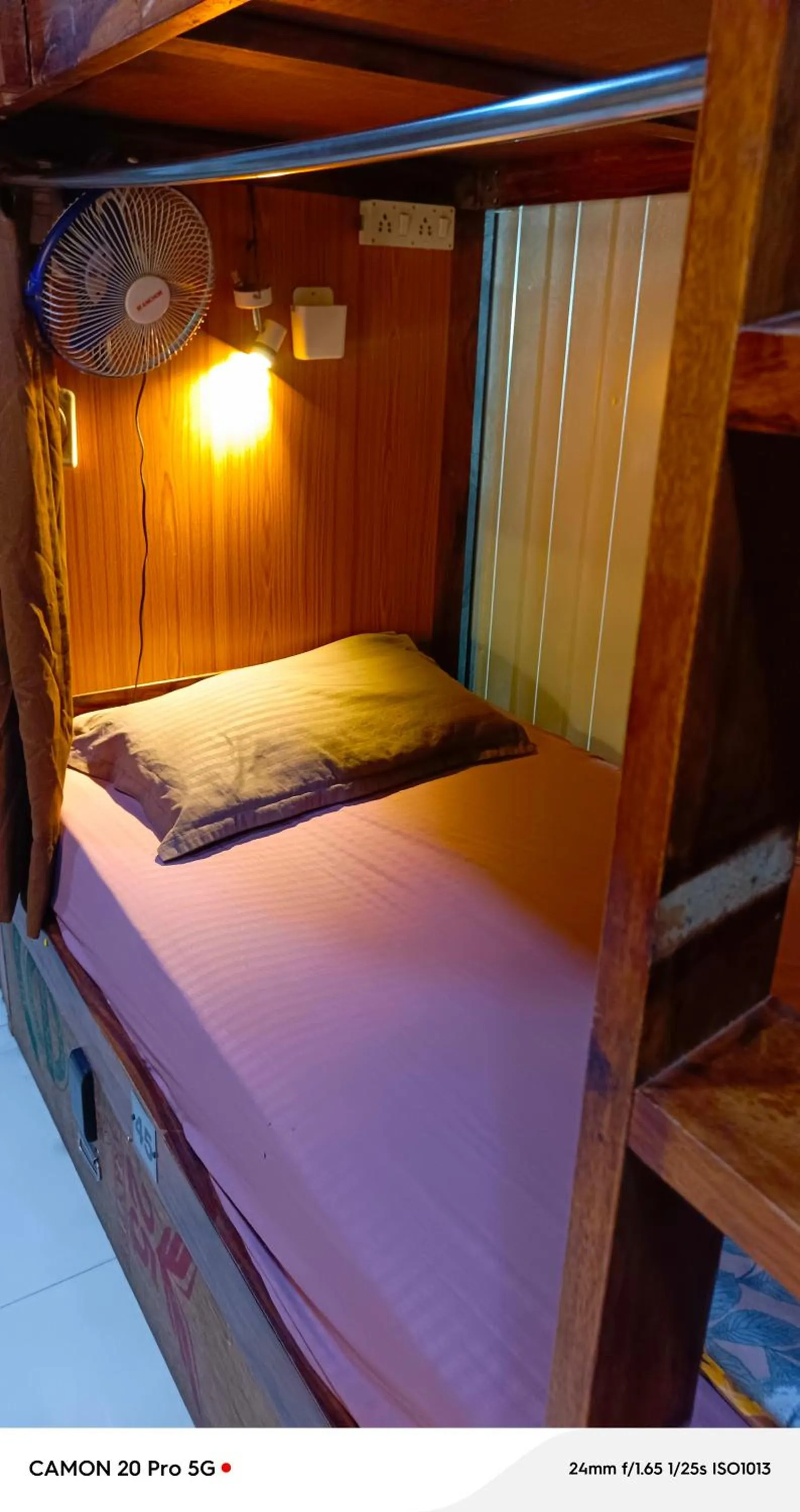 bunk bed, Bed in Homestay Ac Dormitory