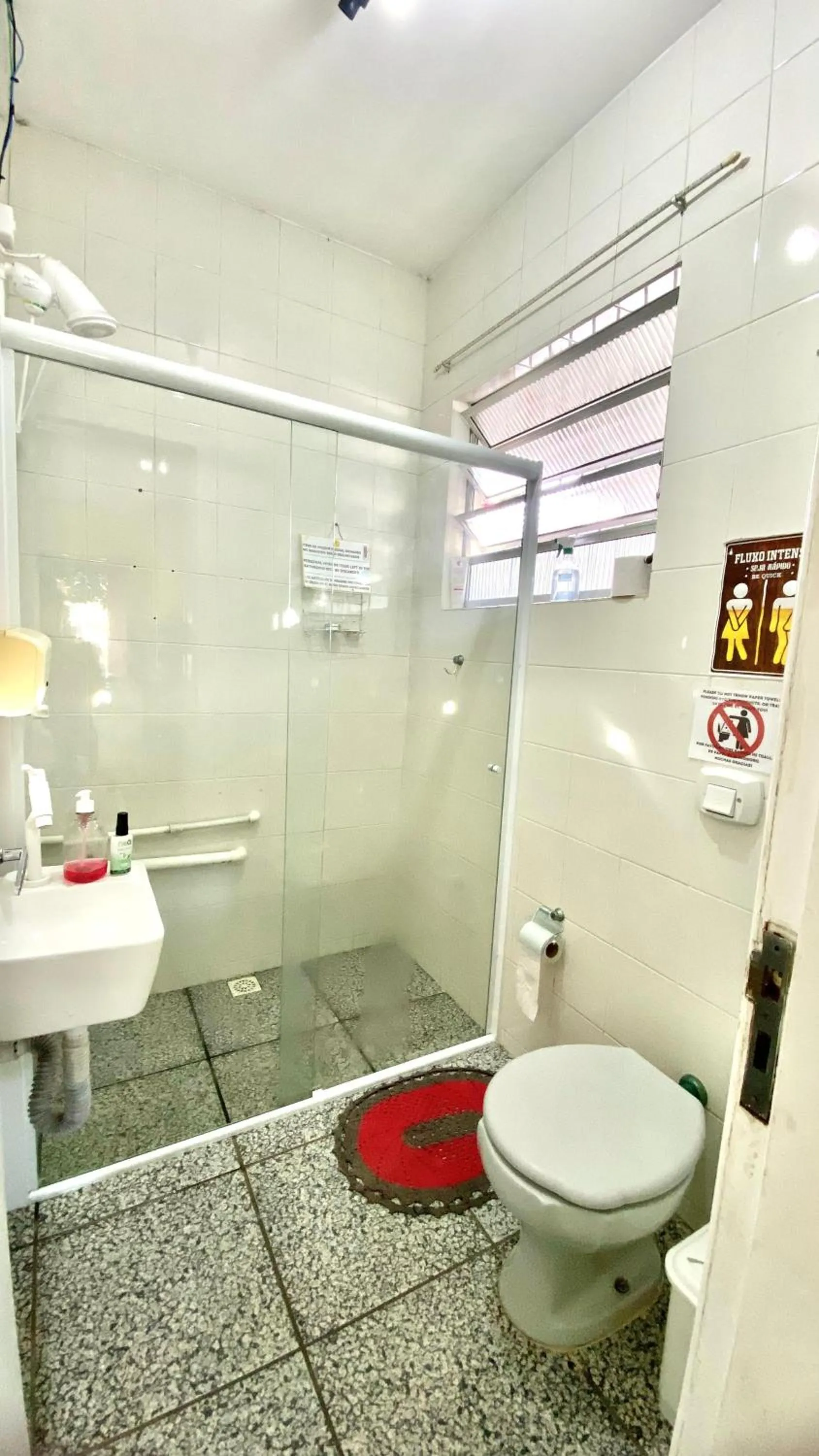 Shower in Pequi hostel