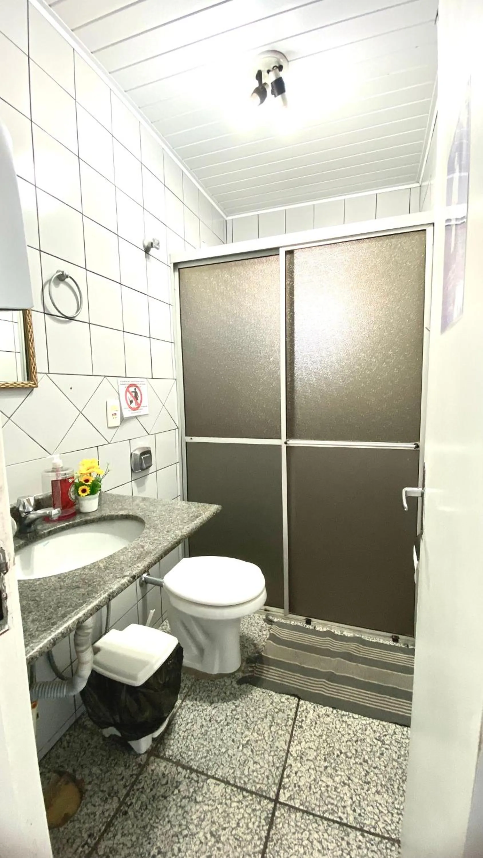 Shower in Pequi hostel