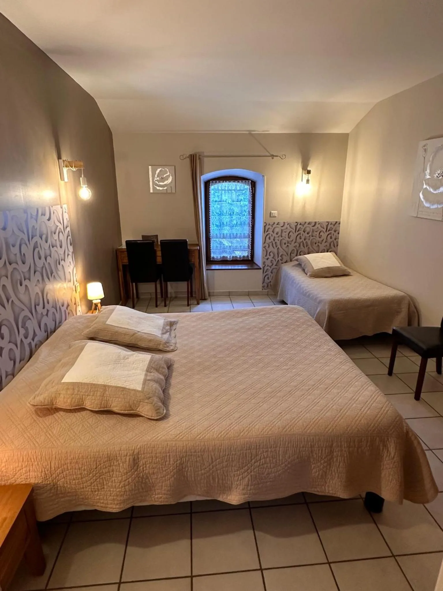 Photo of the whole room, Bed in Chambres d'hôtes les Clapas