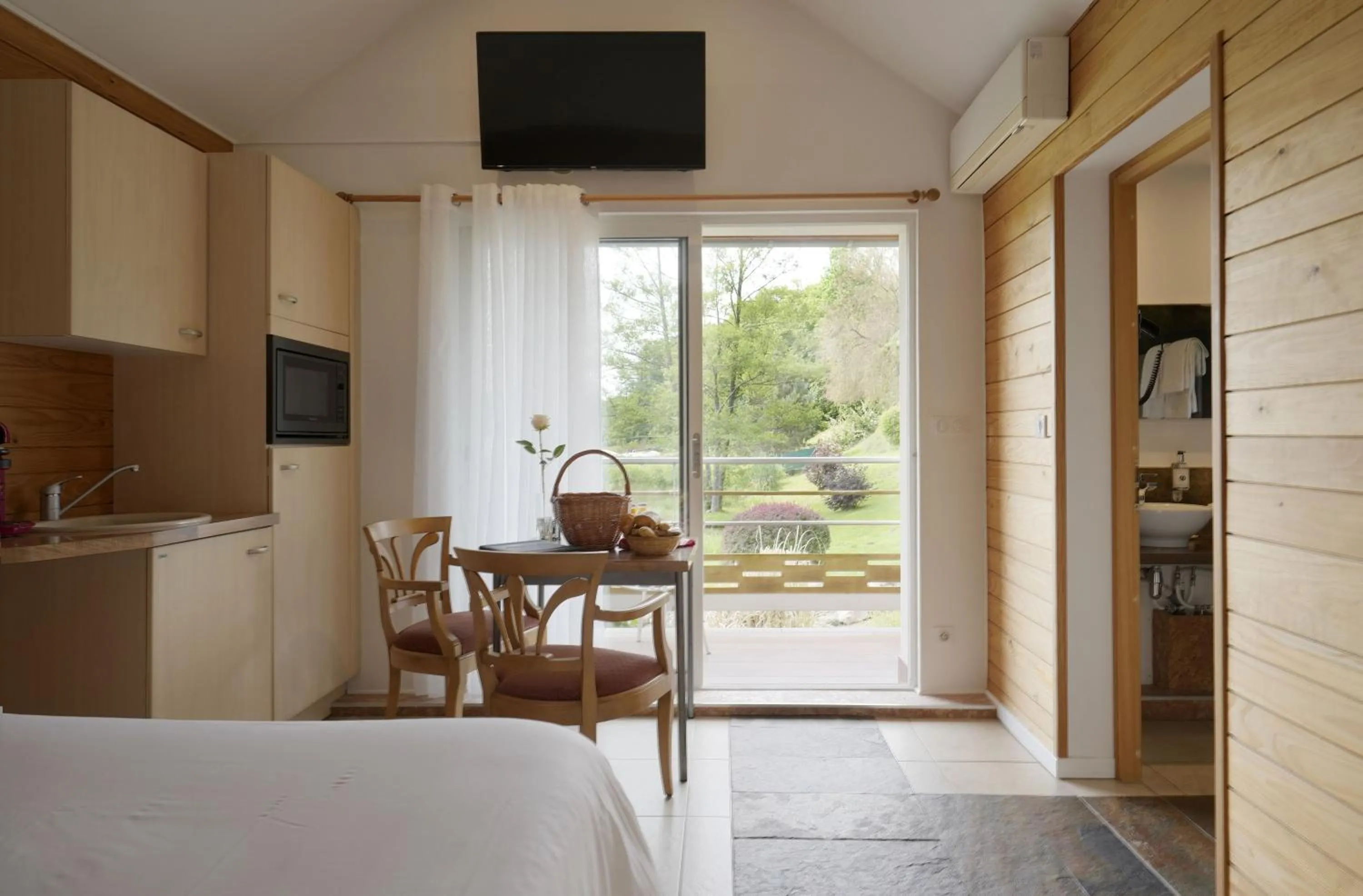 Bedroom, Bed in San-Val' Eau