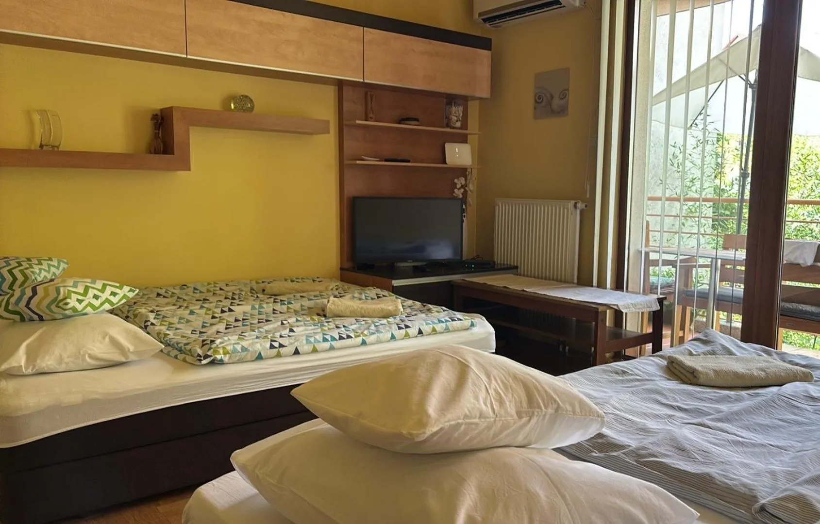 Photo of the whole room, Bed in Mandarin Wellness Apartman
