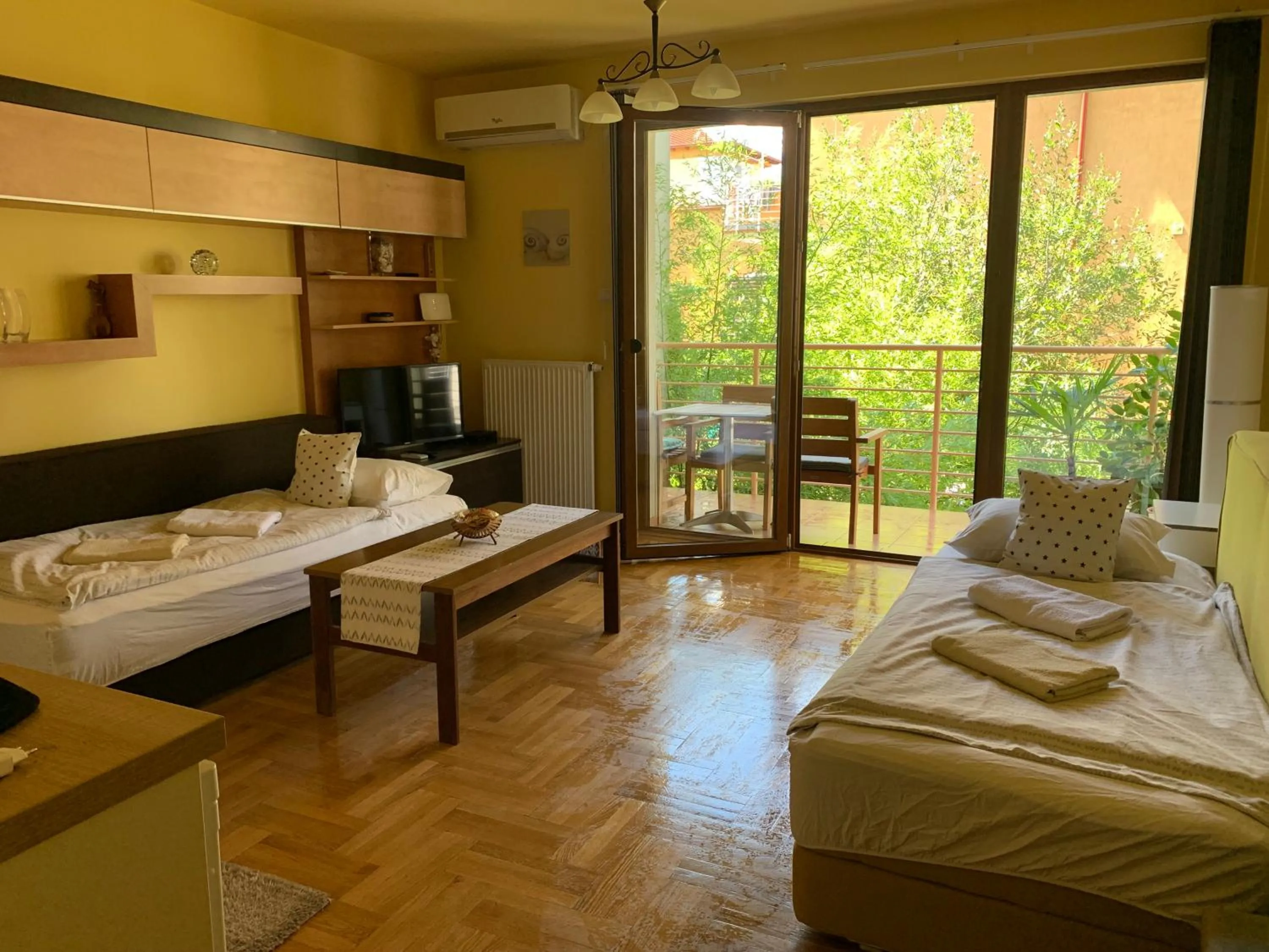 Photo of the whole room, Bed in Mandarin Wellness Apartman