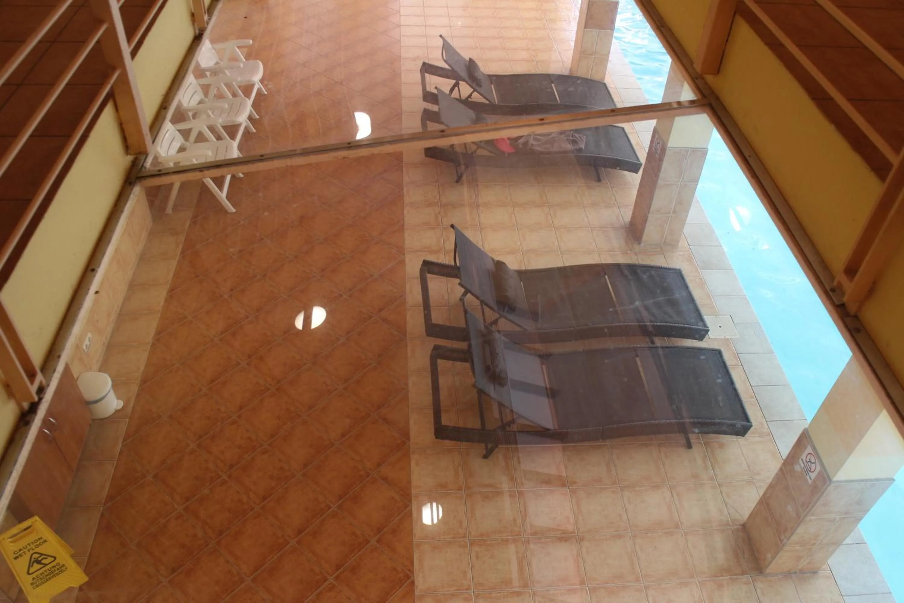 Swimming pool in Mandarin Wellness Apartman