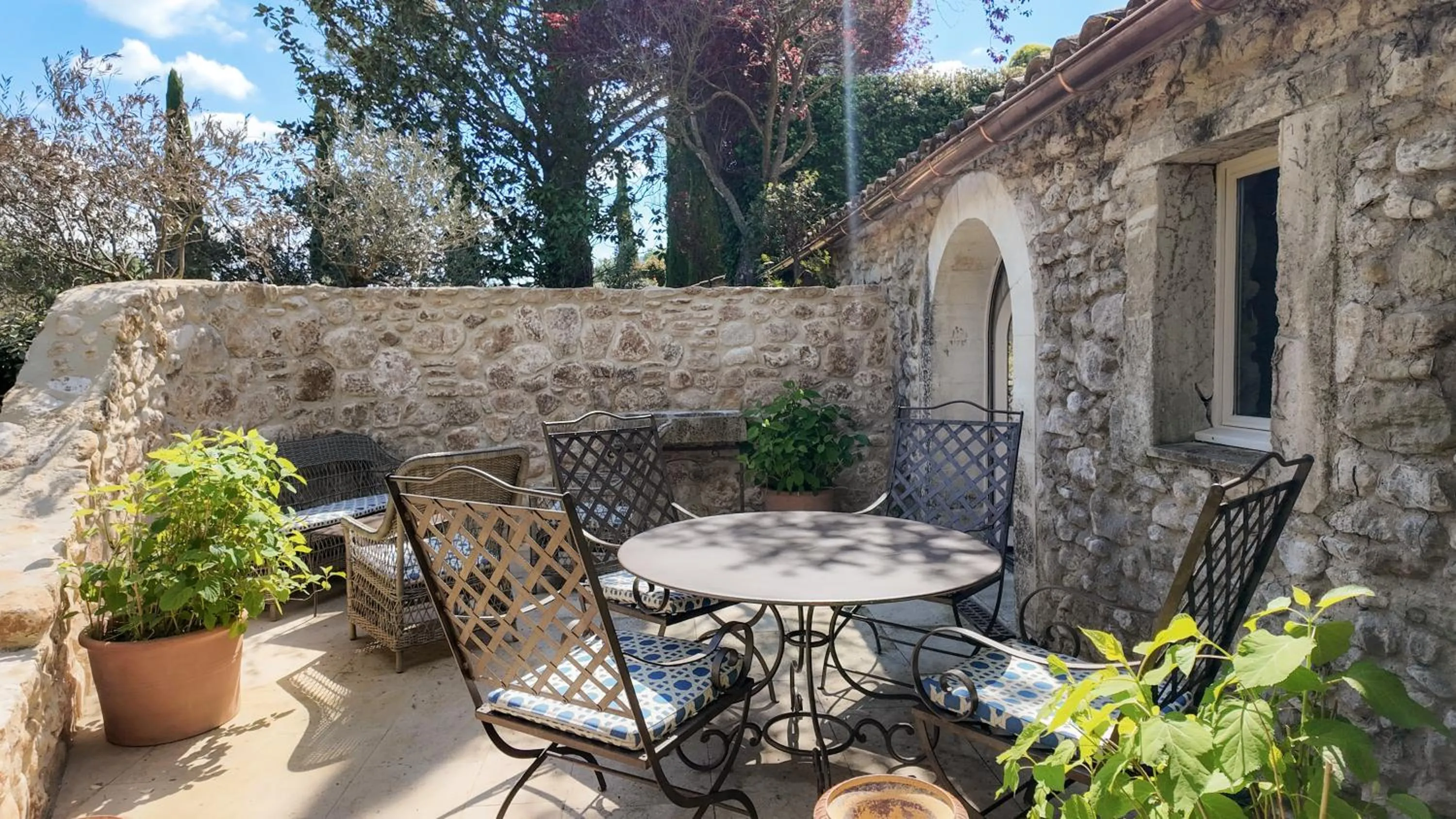 Patio in La Bastide de Marie, Maisons et Hôtels Sibuet