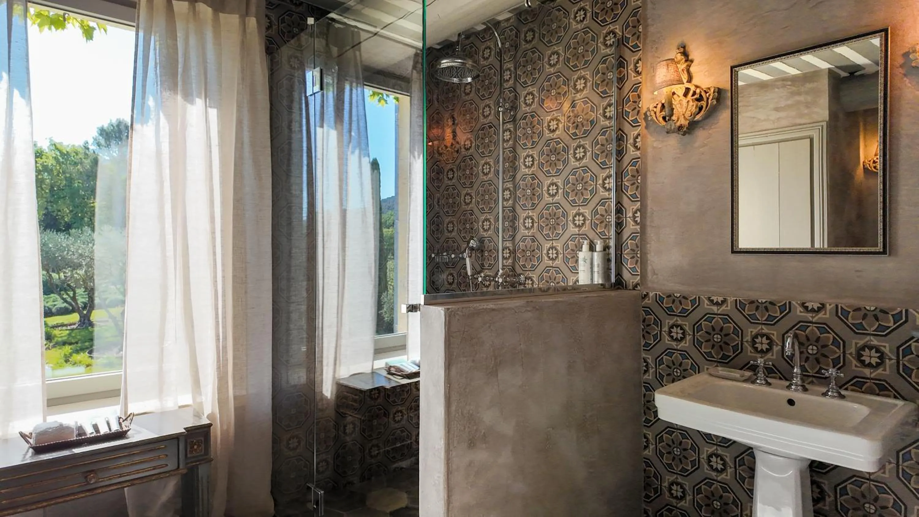 Bathroom in La Bastide de Marie, Maisons et Hôtels Sibuet