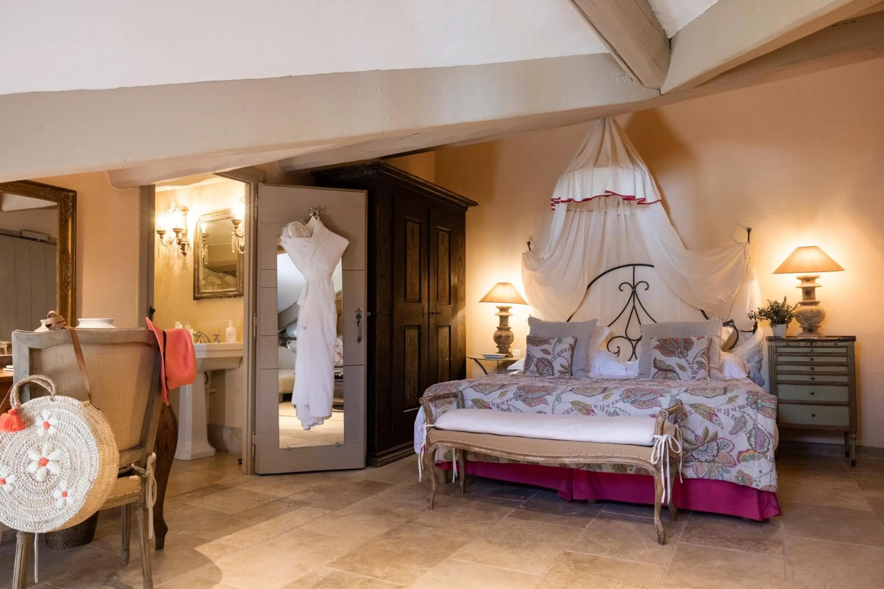 Bedroom, Bed in La Bastide de Marie, Maisons et Hôtels Sibuet