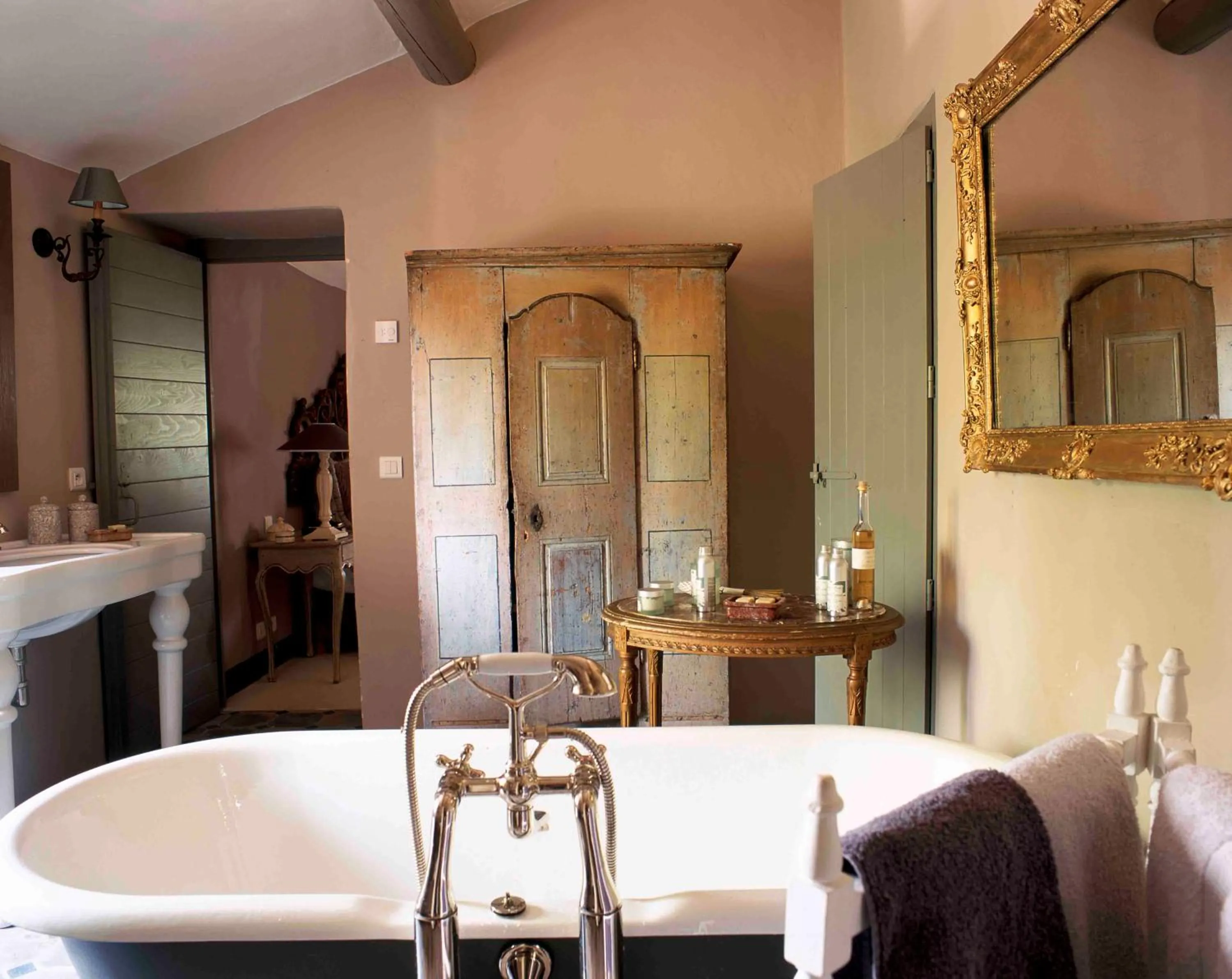 Bathroom in La Bastide de Marie, Maisons et Hôtels Sibuet