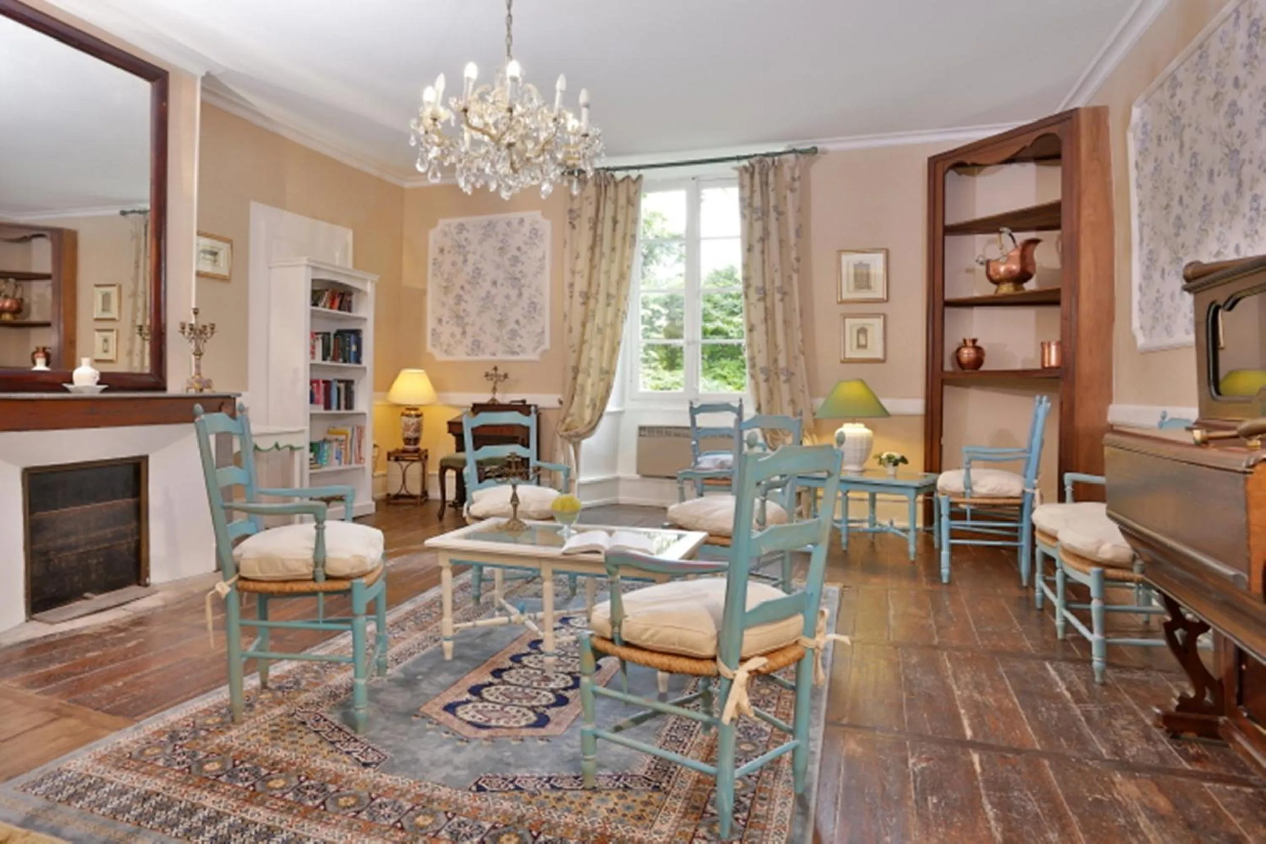 Living room in La Roseraie Hôtel Restaurant