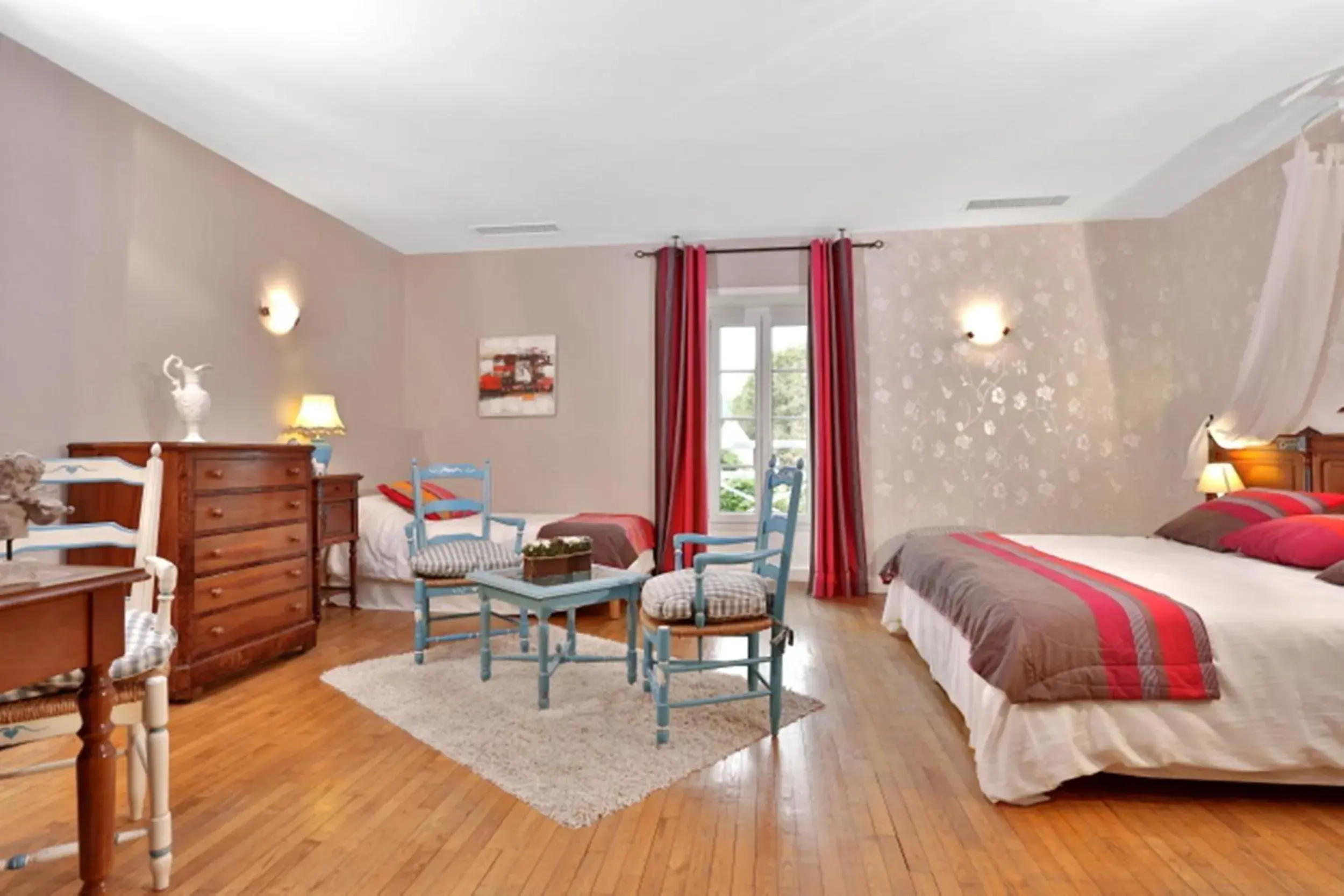 Family Room in La Roseraie Hôtel Restaurant Family Room in La Roseraie Hôtel Restaurant