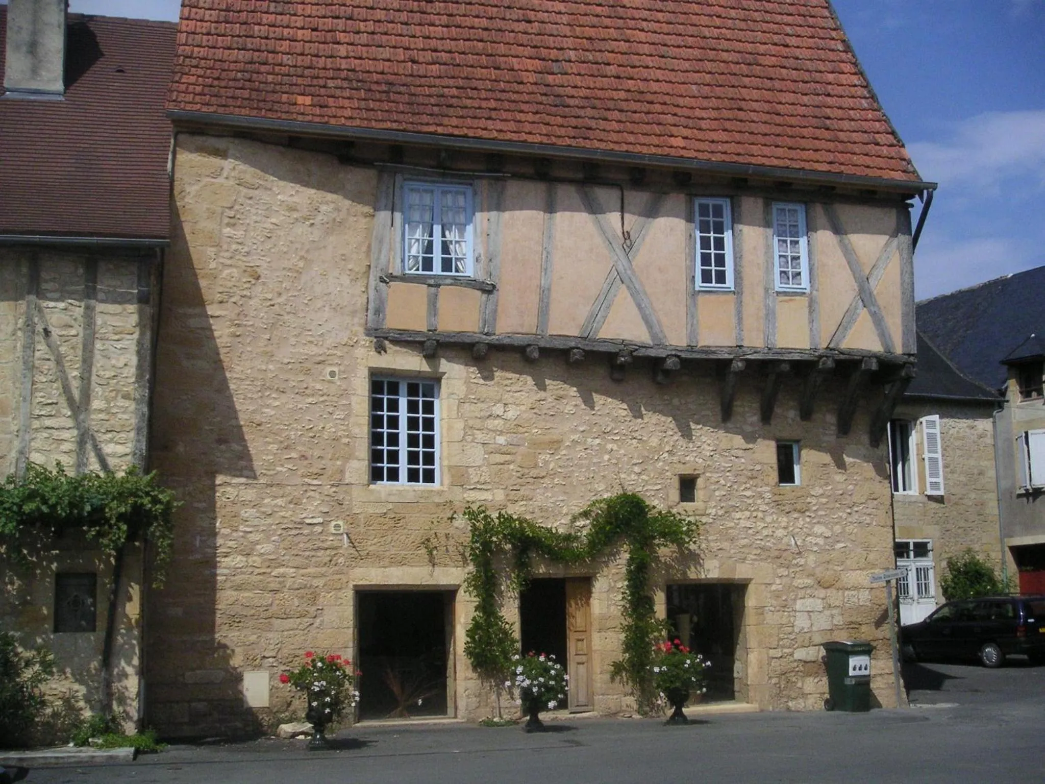Facade/entrance in La Roseraie Hôtel Restaurant