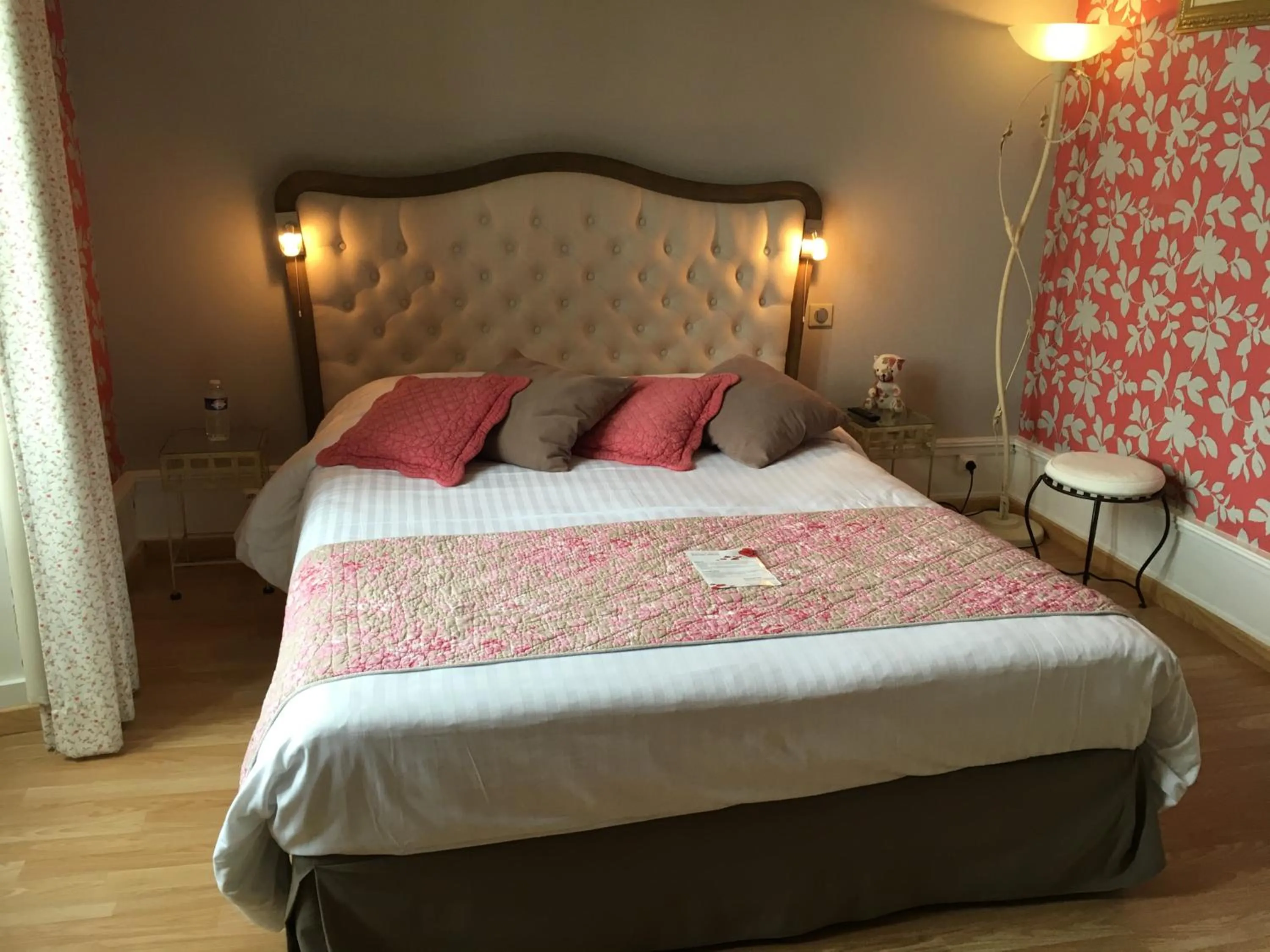 Photo of the whole room, Bed in La Roseraie Hôtel Restaurant