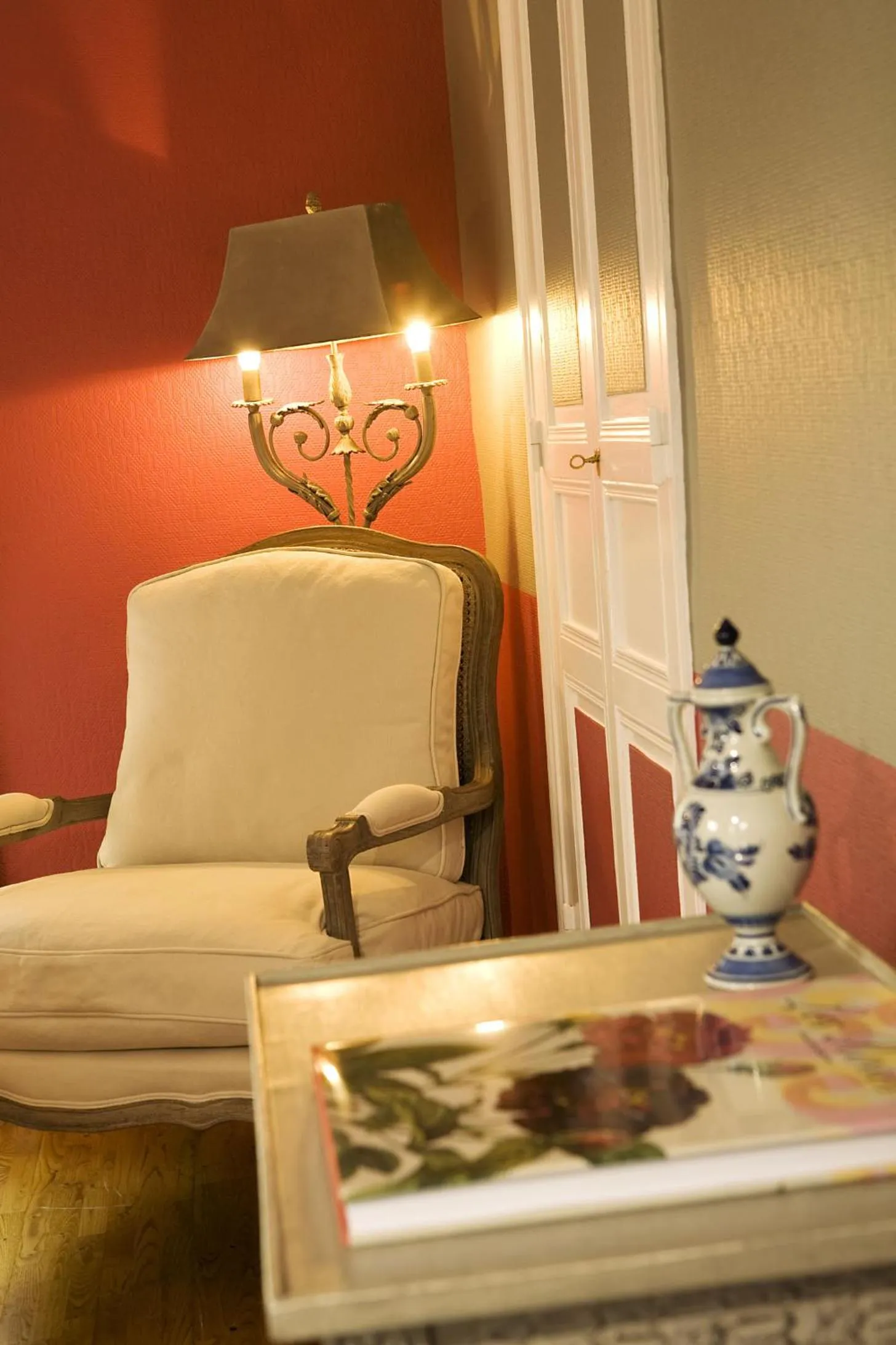 Seating area in La Roseraie Hôtel Restaurant