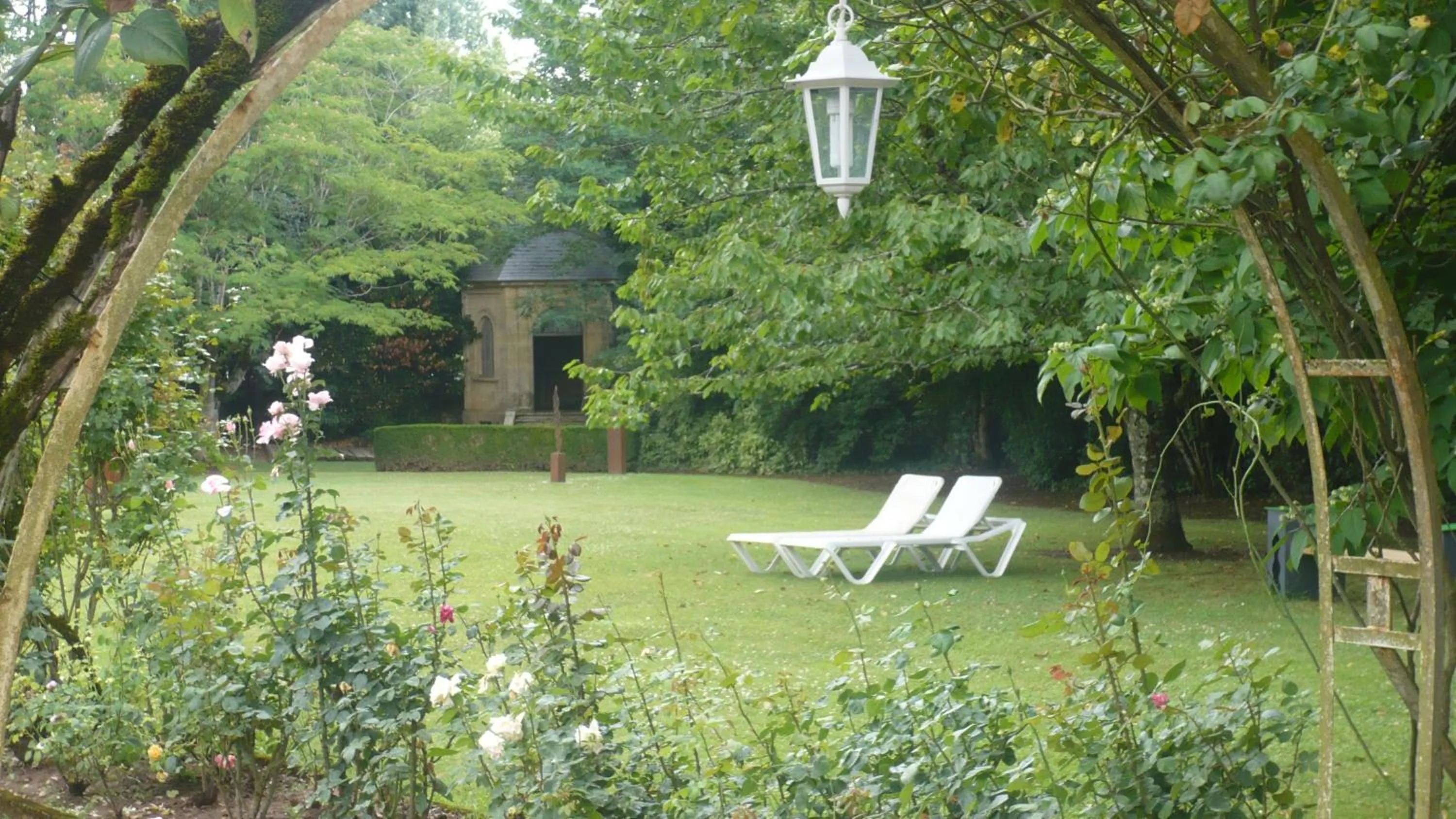 Garden in La Roseraie Hôtel Restaurant