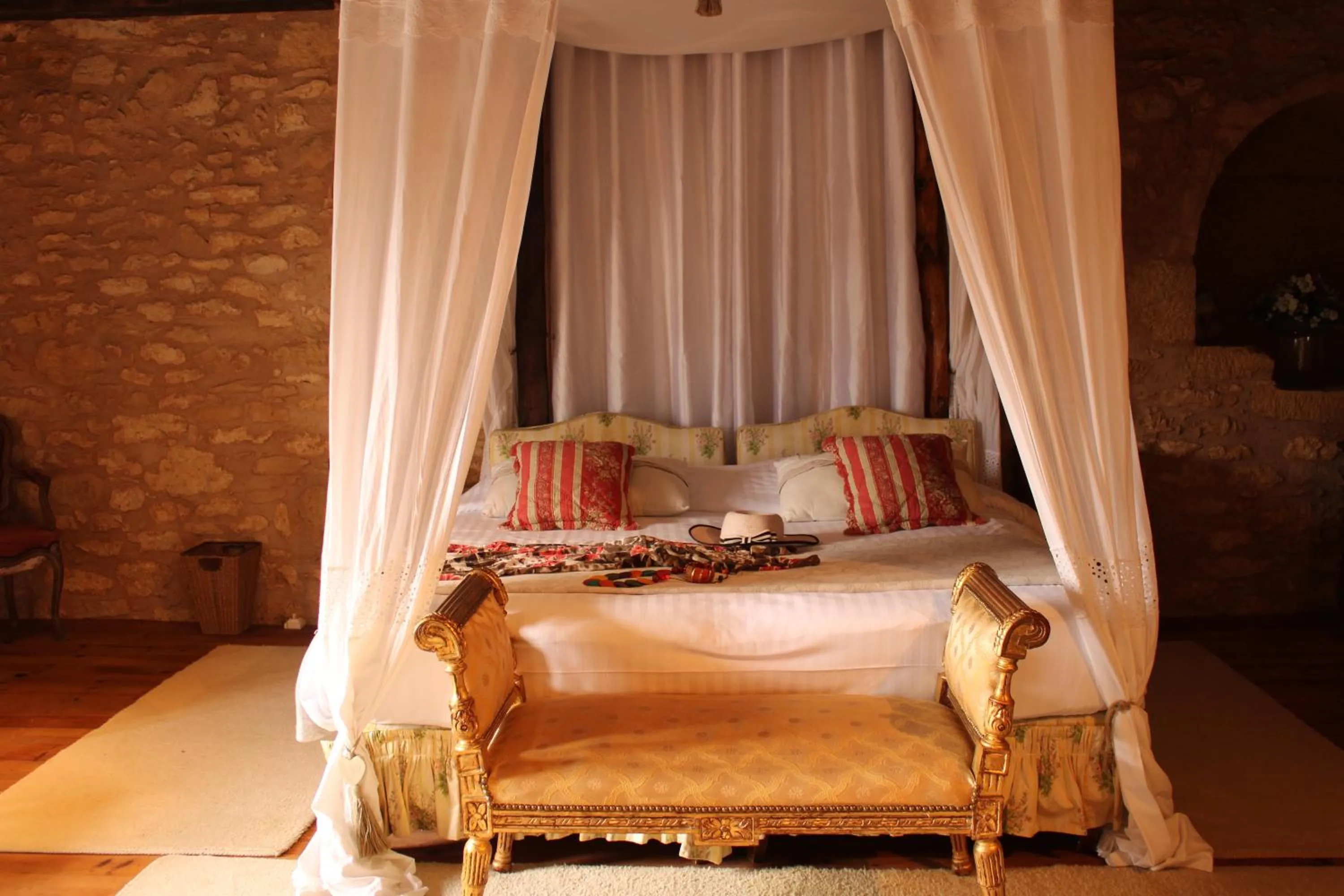 Photo of the whole room, Bed in La Roseraie Hôtel Restaurant