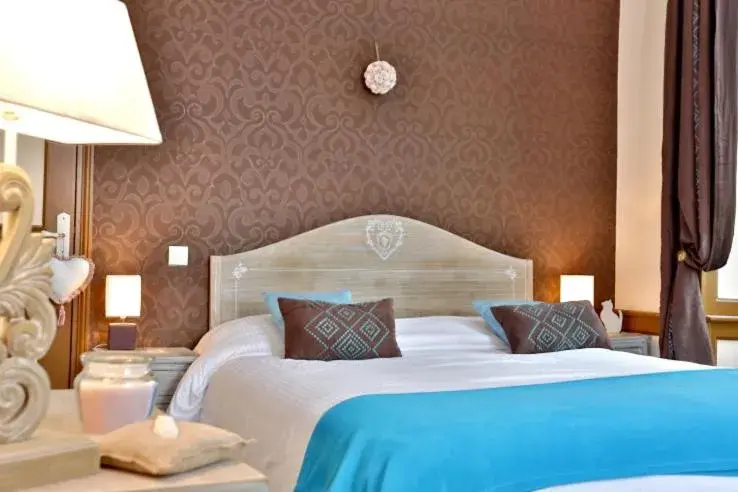 Queen Room in La Roseraie Hôtel Restaurant Queen Room in La Roseraie Hôtel Restaurant