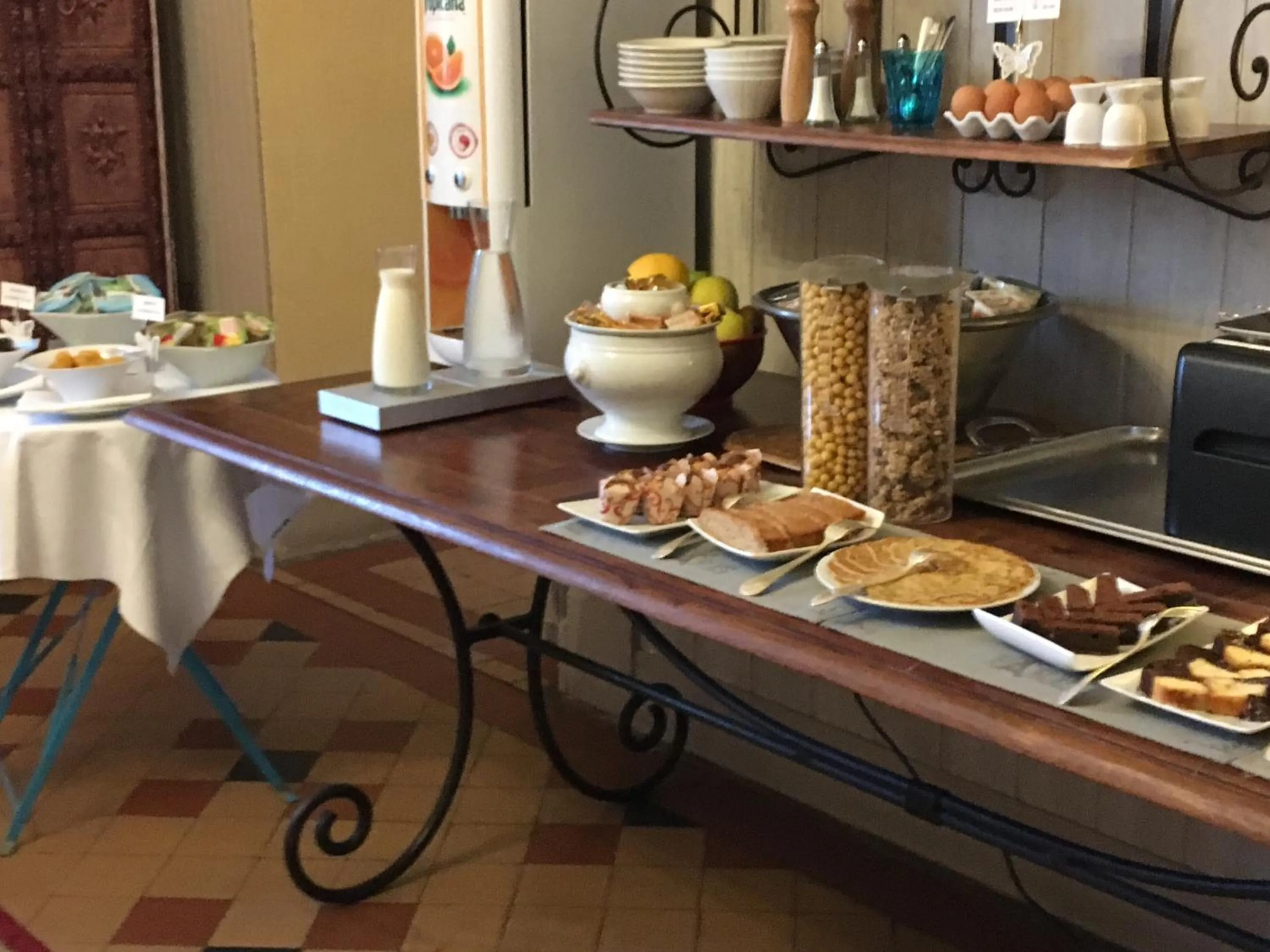 Buffet breakfast in La Roseraie Hôtel Restaurant