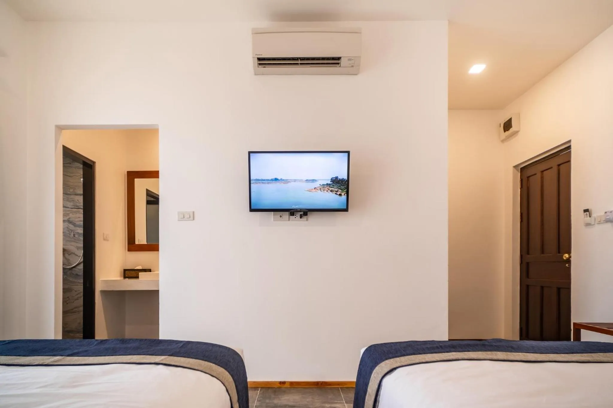 Bed in The Riviera Champasak