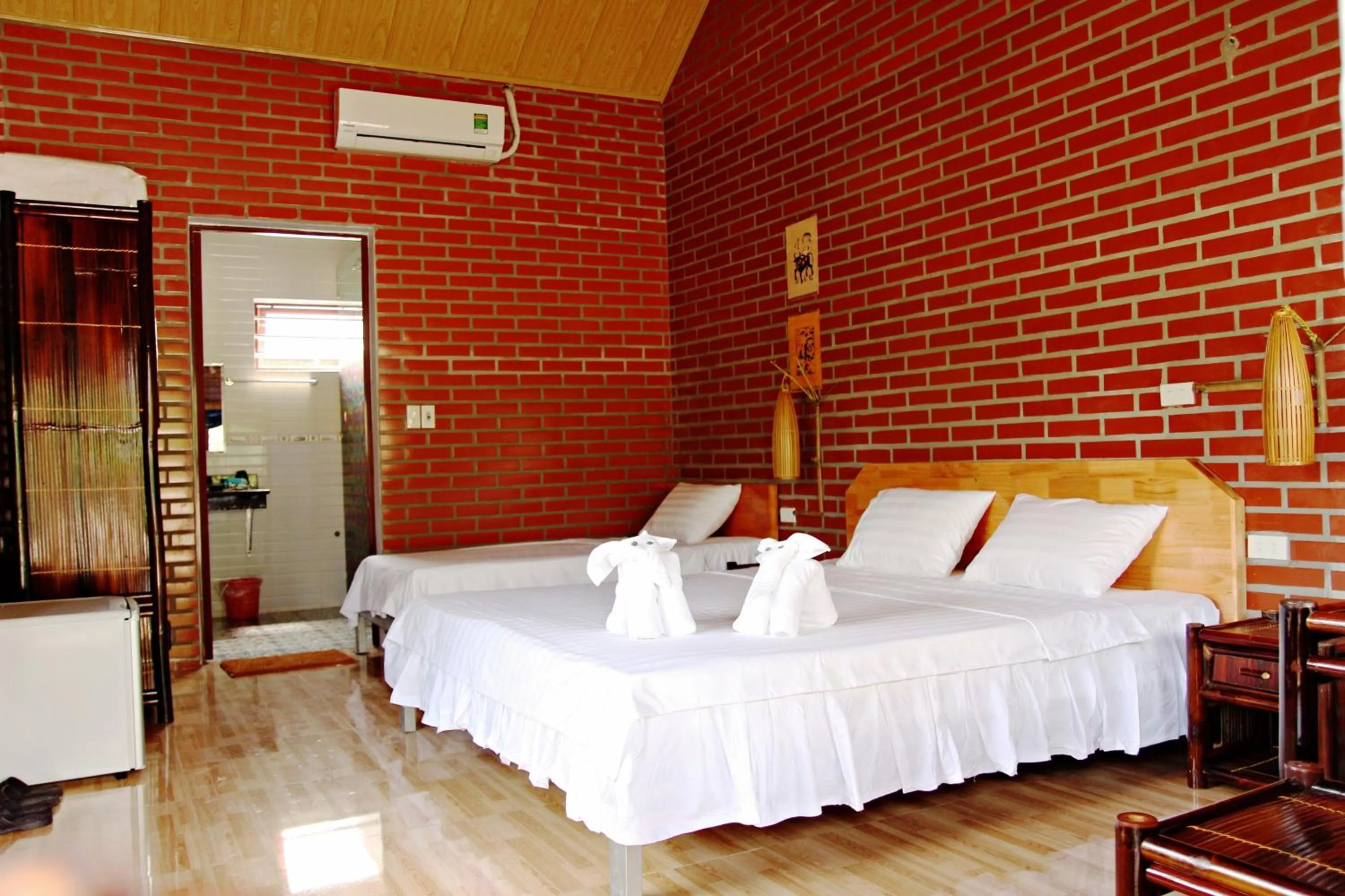 Bed in Ninh Binh Greenland Homestay