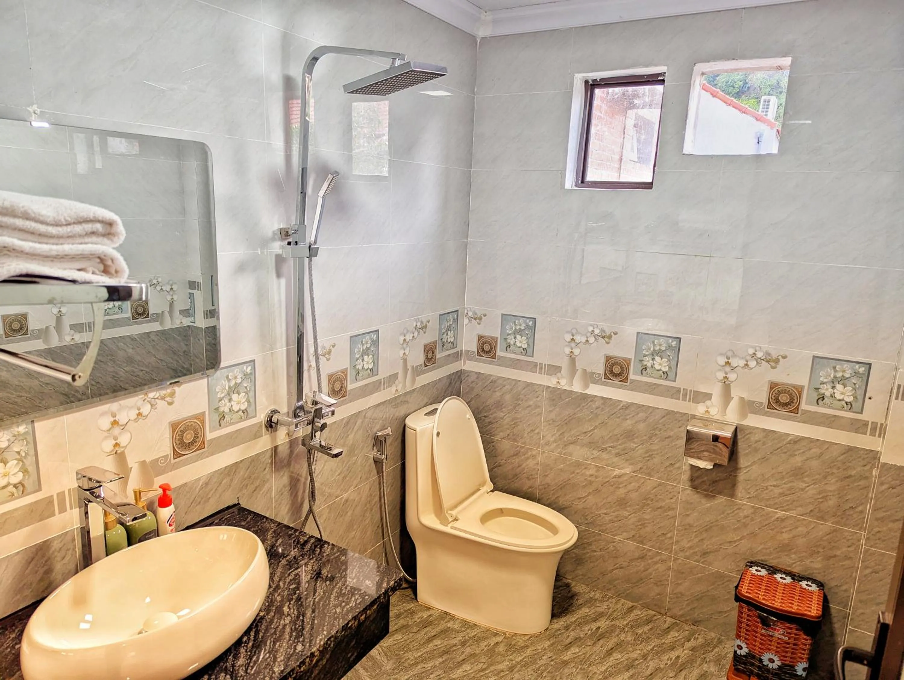 Shower in Ninh Binh Greenland Homestay