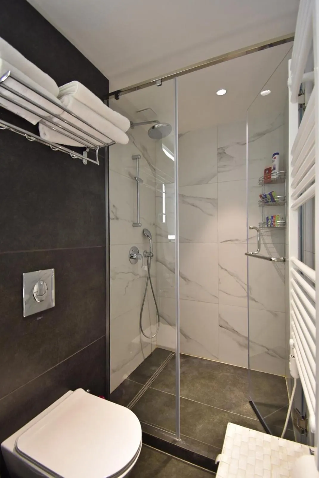 Bathroom in Avenue ApartHotel