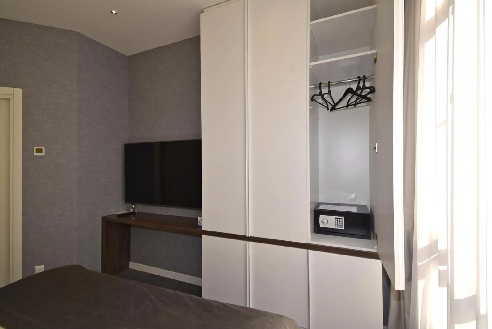 TV and multimedia in Avenue ApartHotel