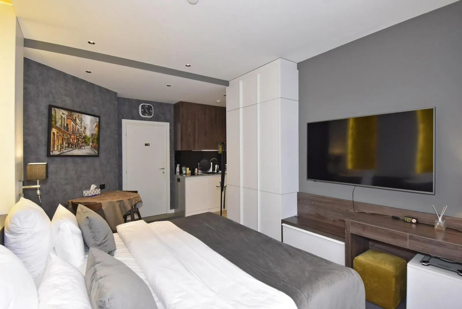 TV and multimedia, Bed in Avenue ApartHotel