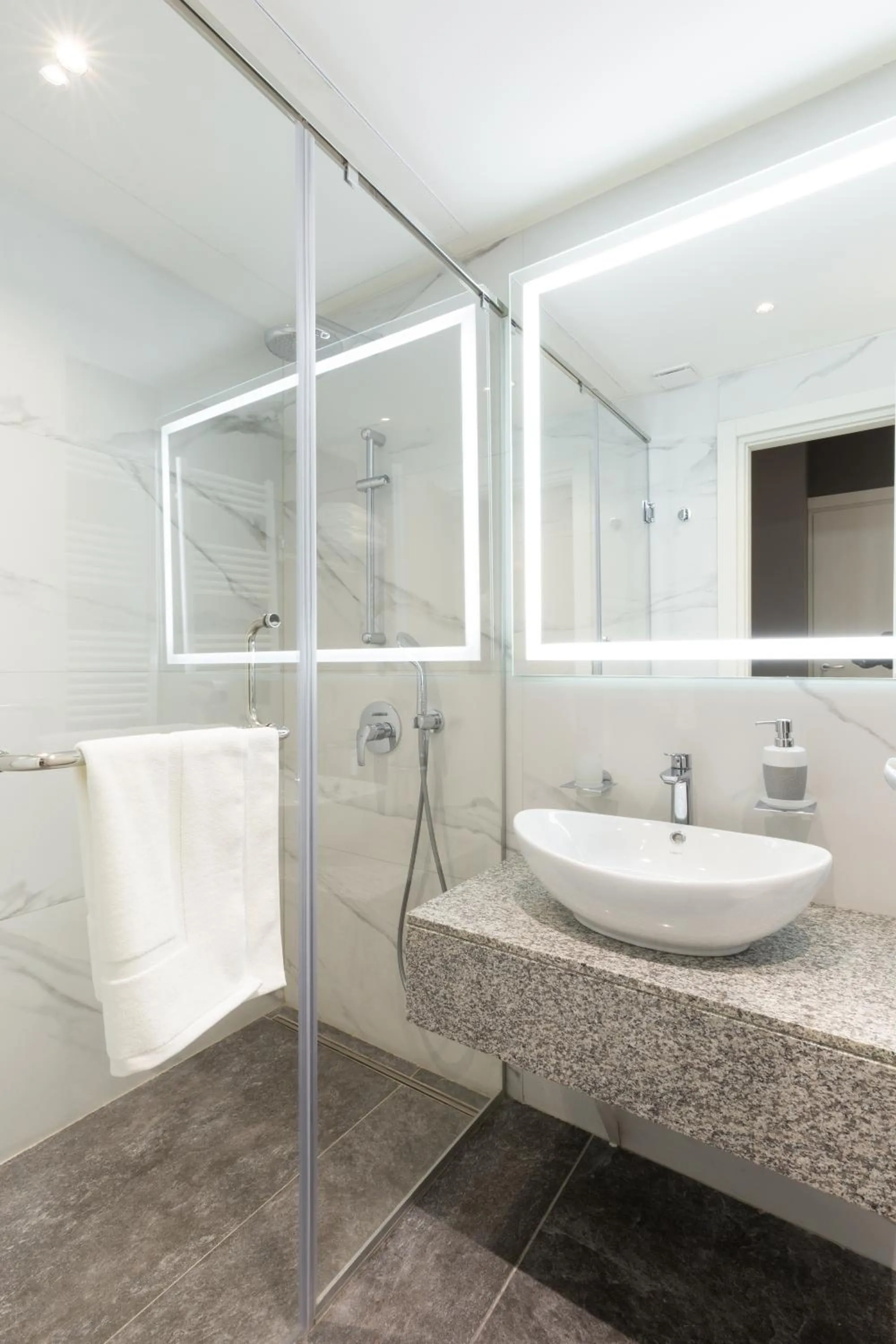 Bath in Avenue ApartHotel