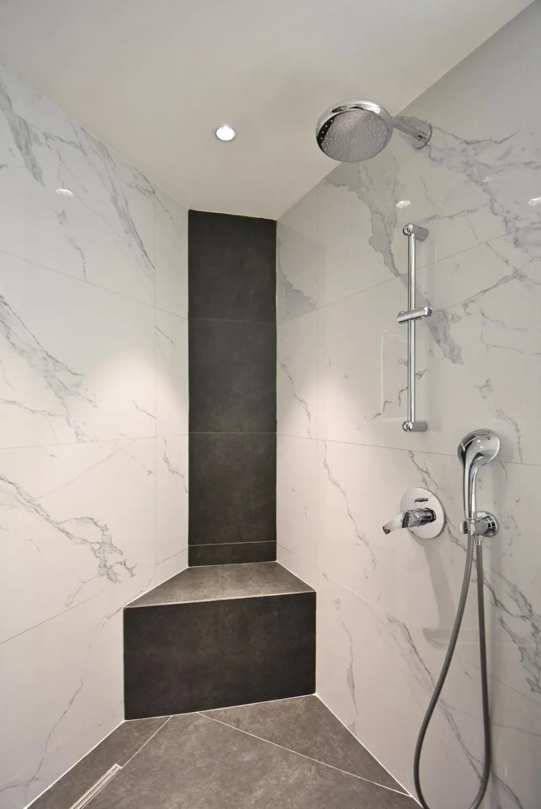 Bathroom in Avenue ApartHotel