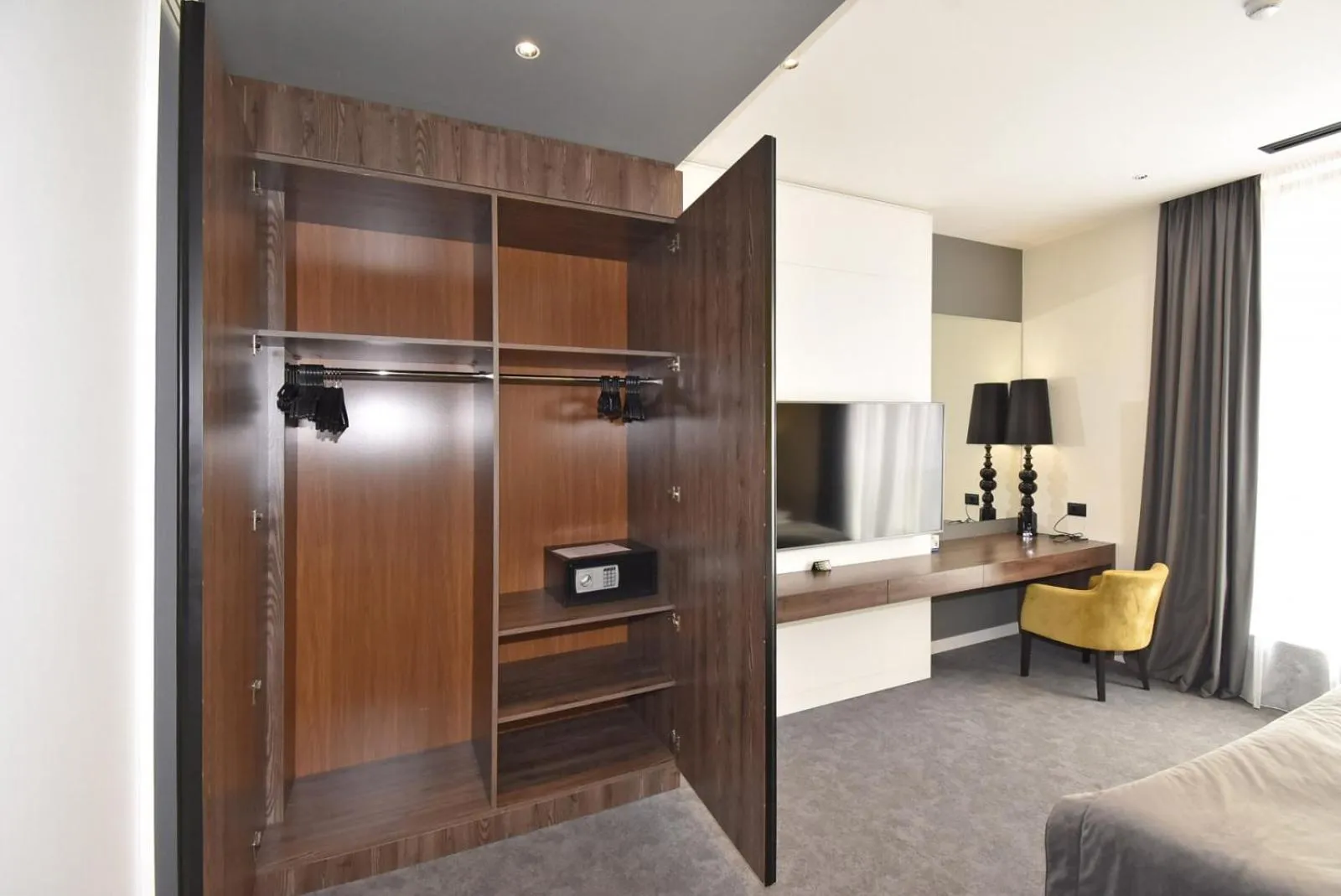 safe in Avenue ApartHotel