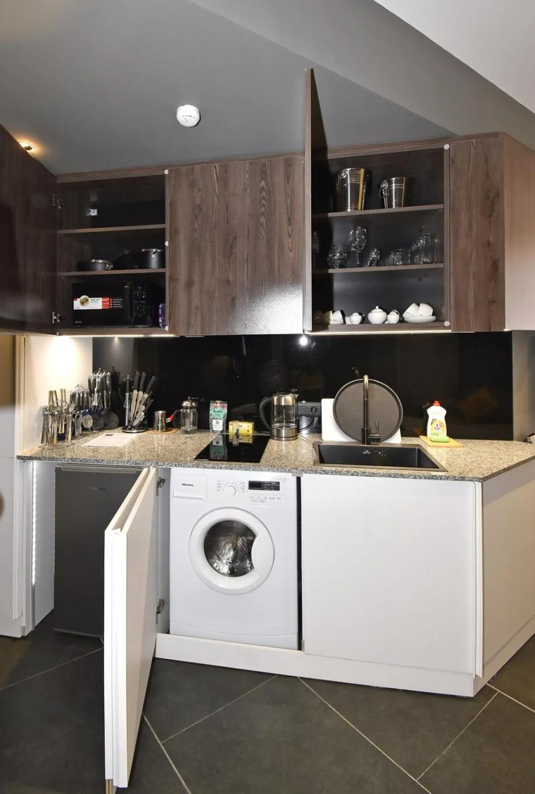 Kitchen or kitchenette in Avenue ApartHotel