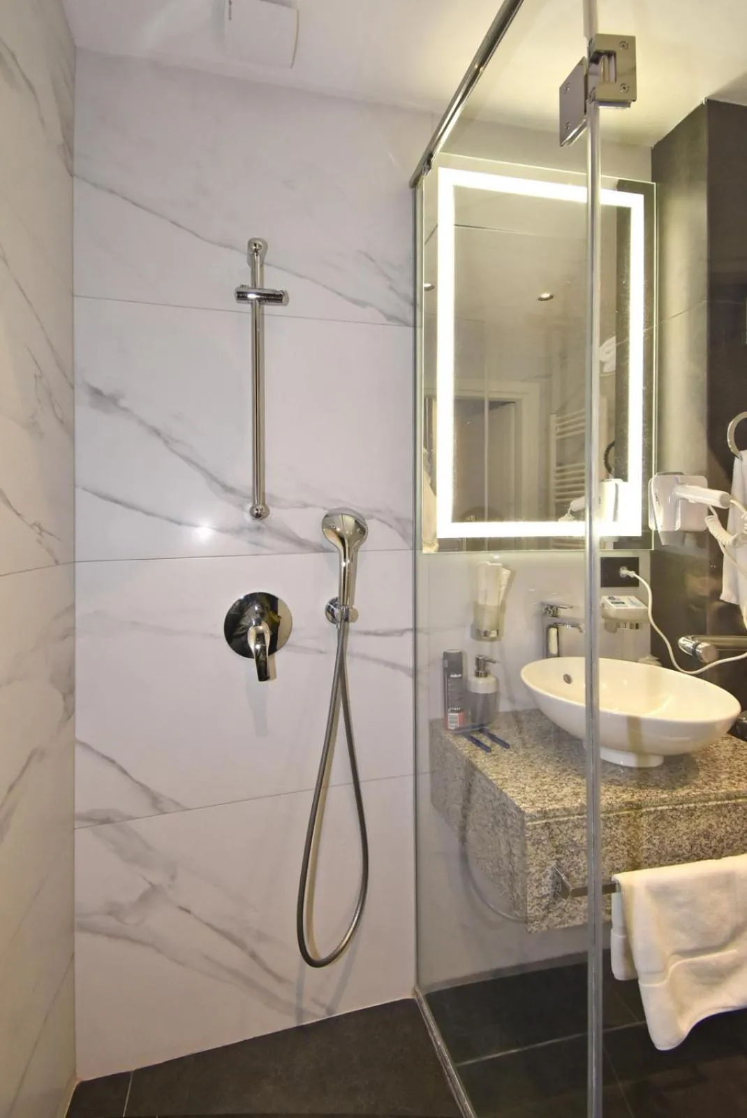 Bathroom in Avenue ApartHotel