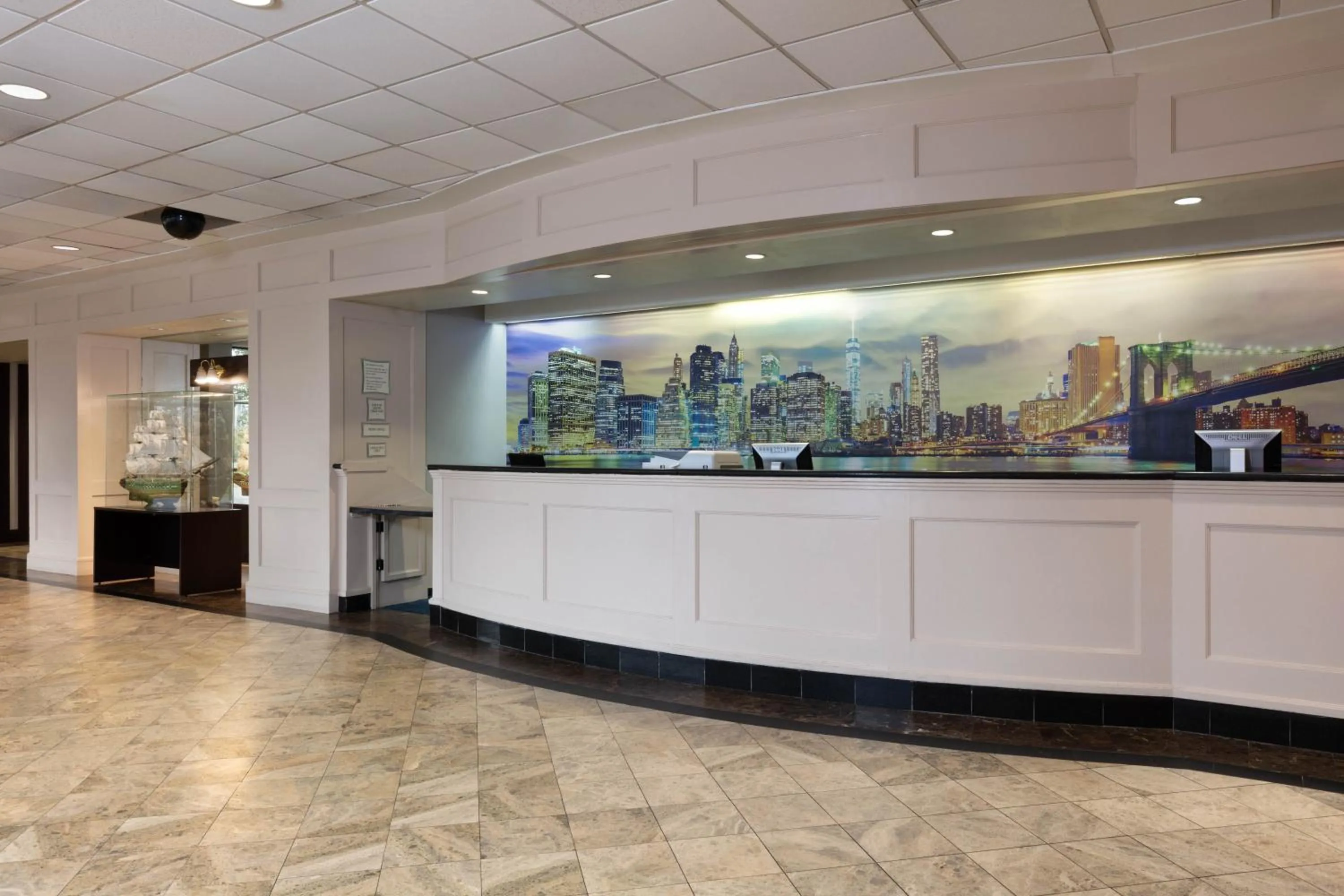 Lobby or reception in La Quinta by Wyndham Secaucus Meadowlands