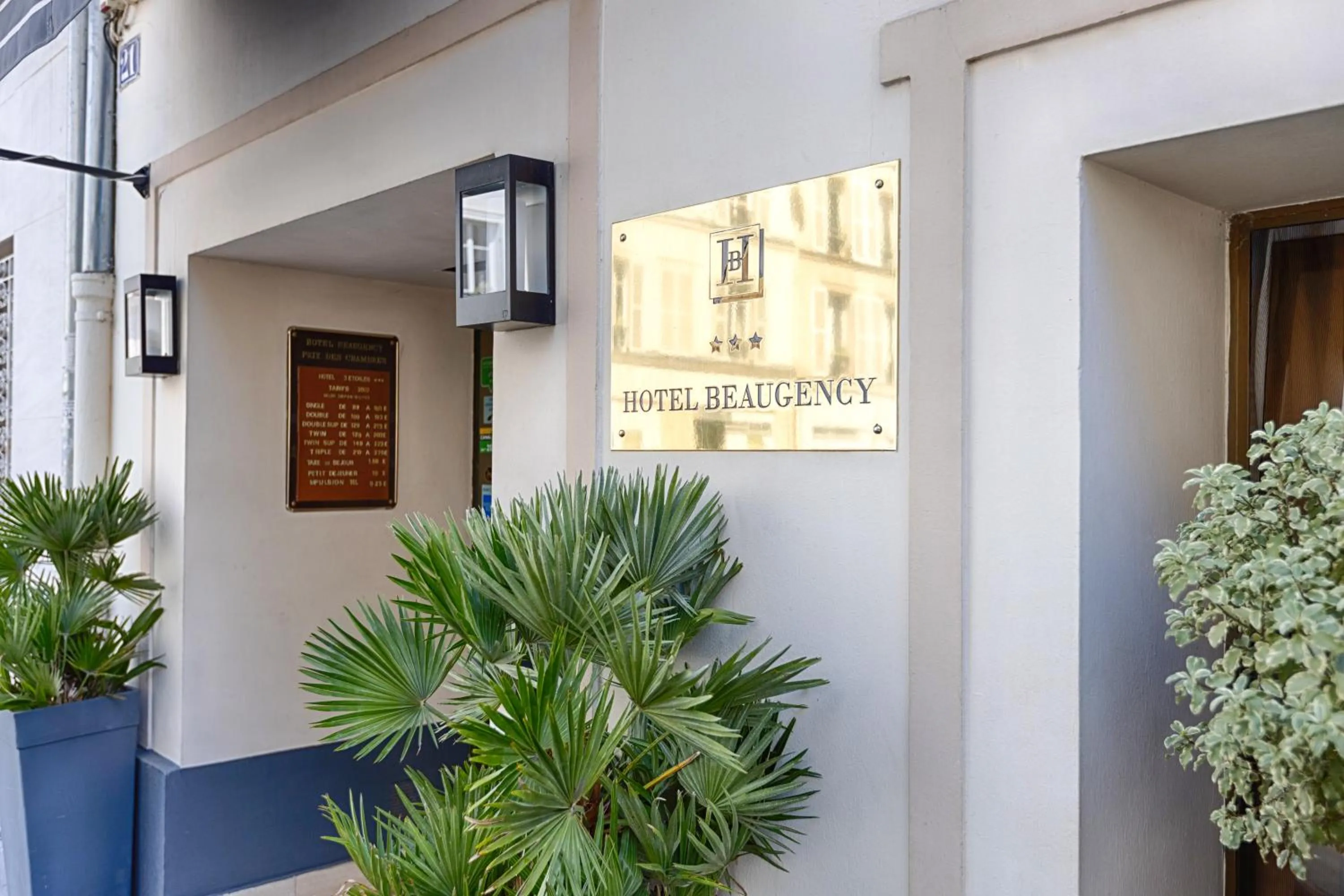 Facade/entrance in Hôtel Le Beaugency