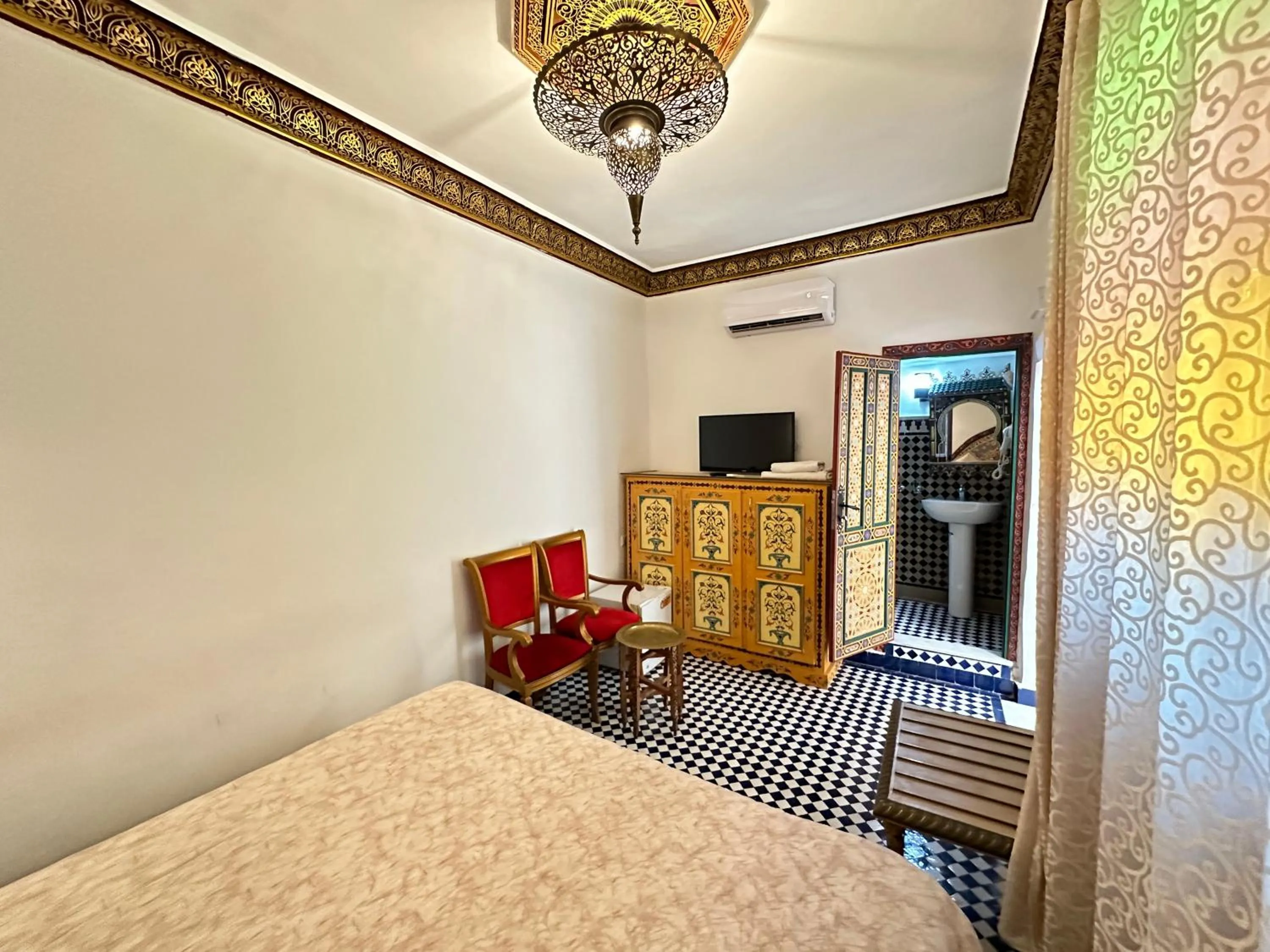 Bed in Riad Shama Fes