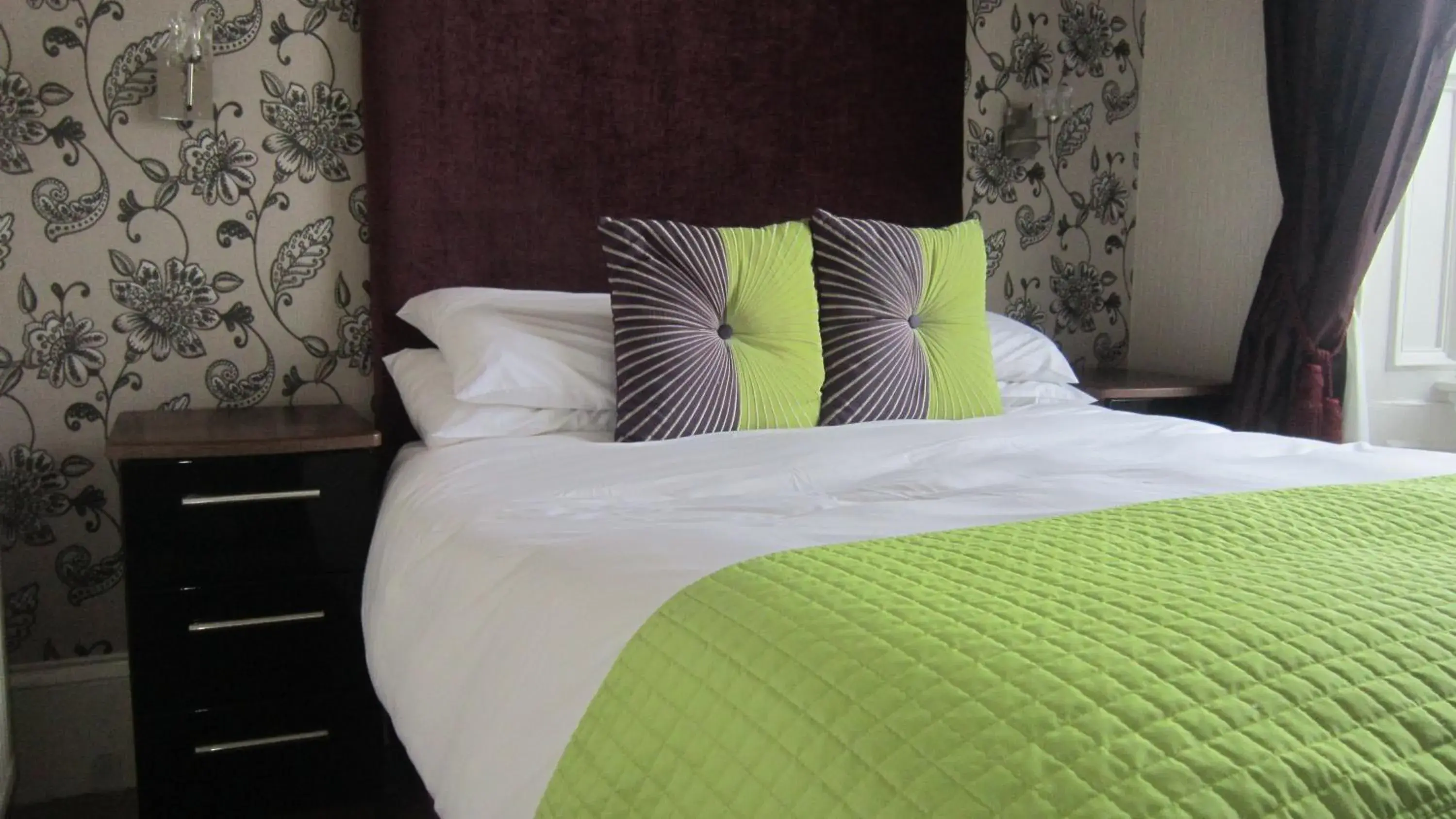 Bed in Royal Hotel Bed in Royal Hotel