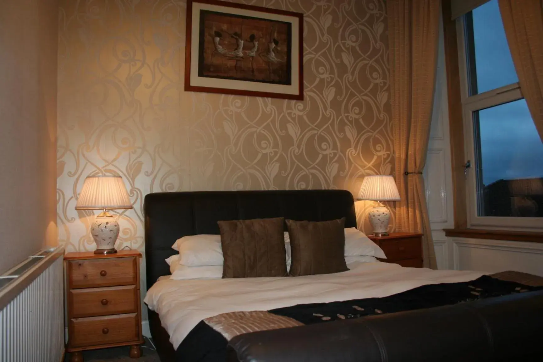 Bed in Royal Hotel Bed in Royal Hotel