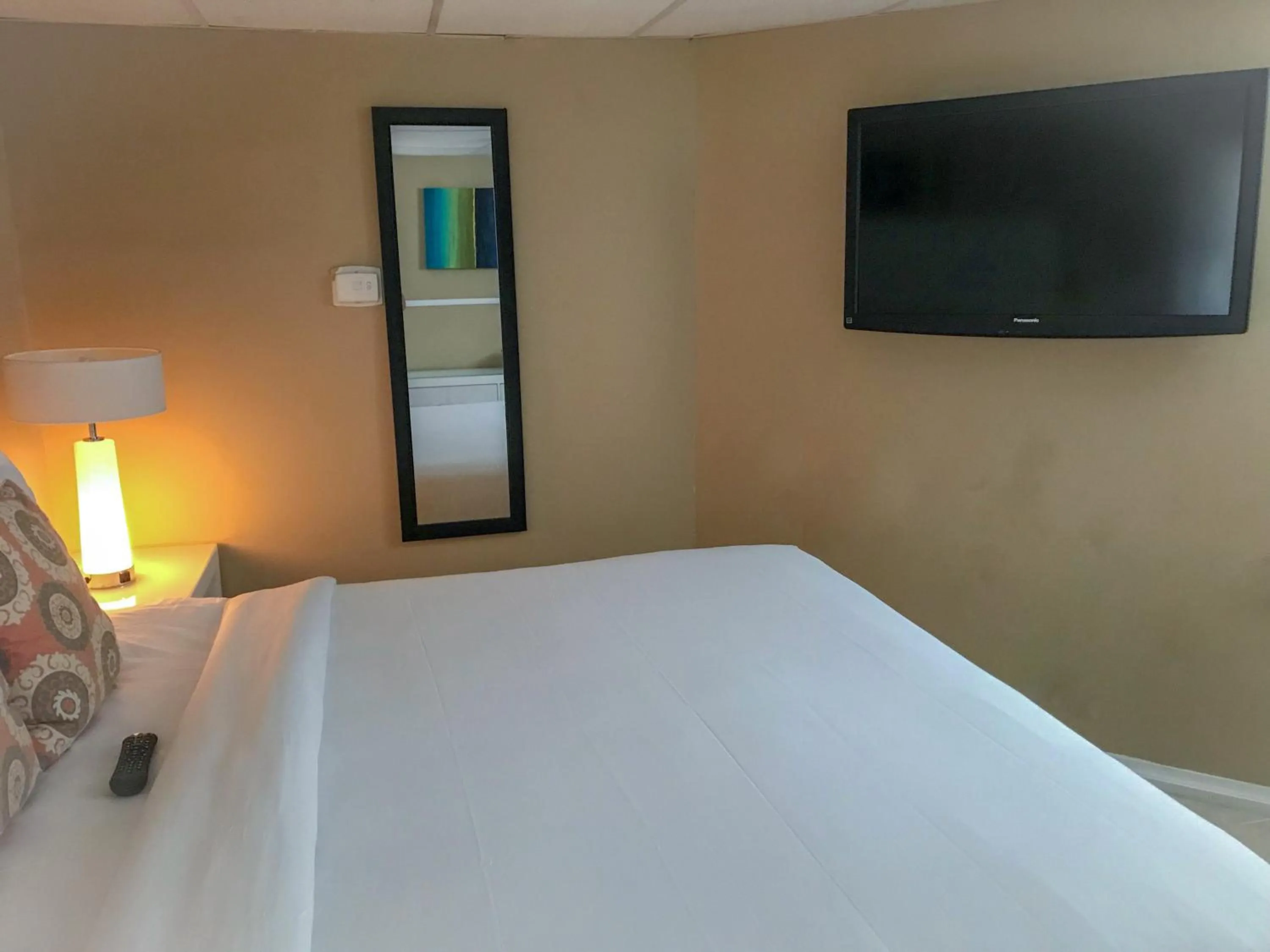Bed in Haven Hotel - Fort Lauderdale Airport & Cruise Port