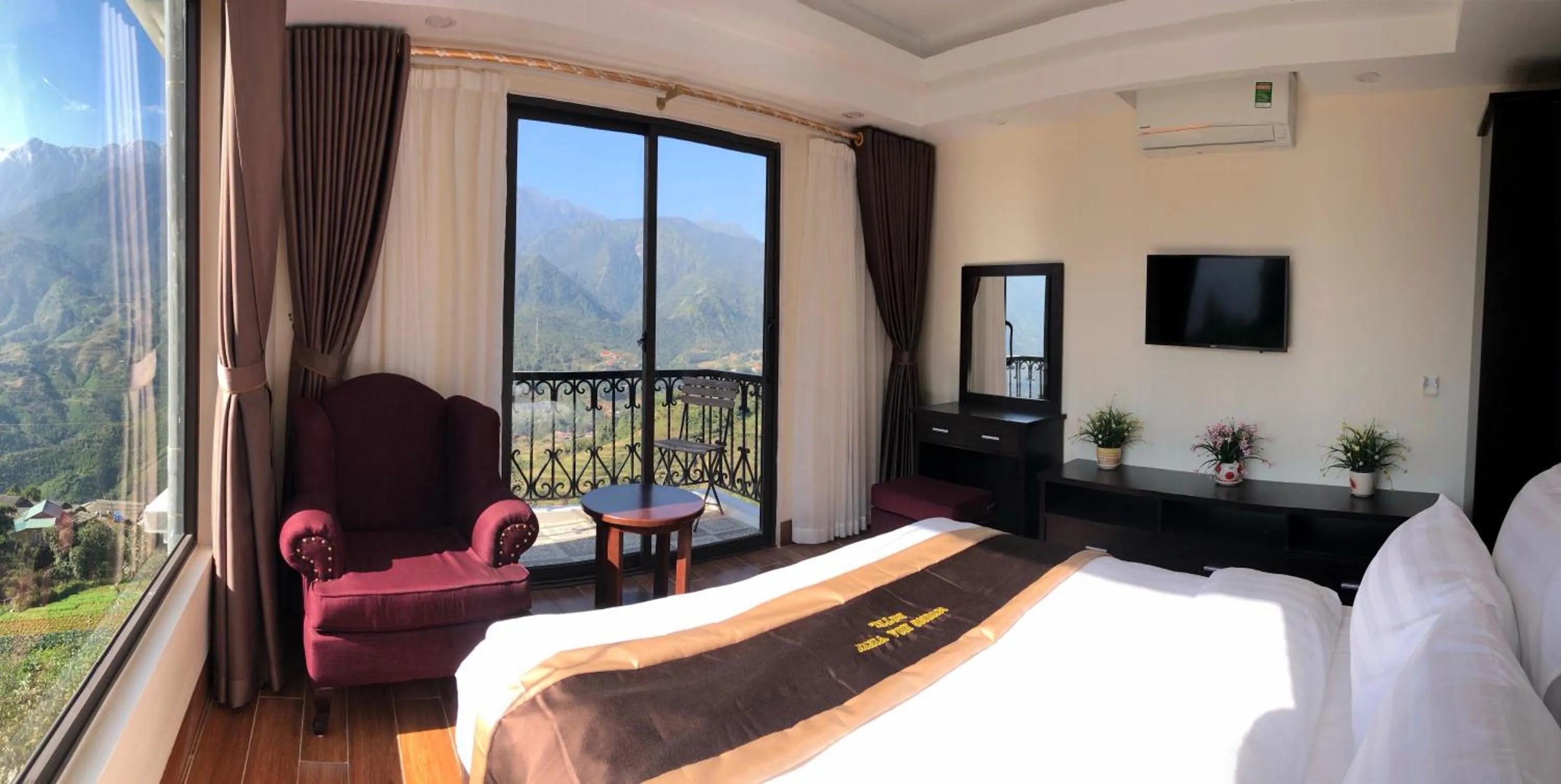 Bed in Muong Hoa View Hotel