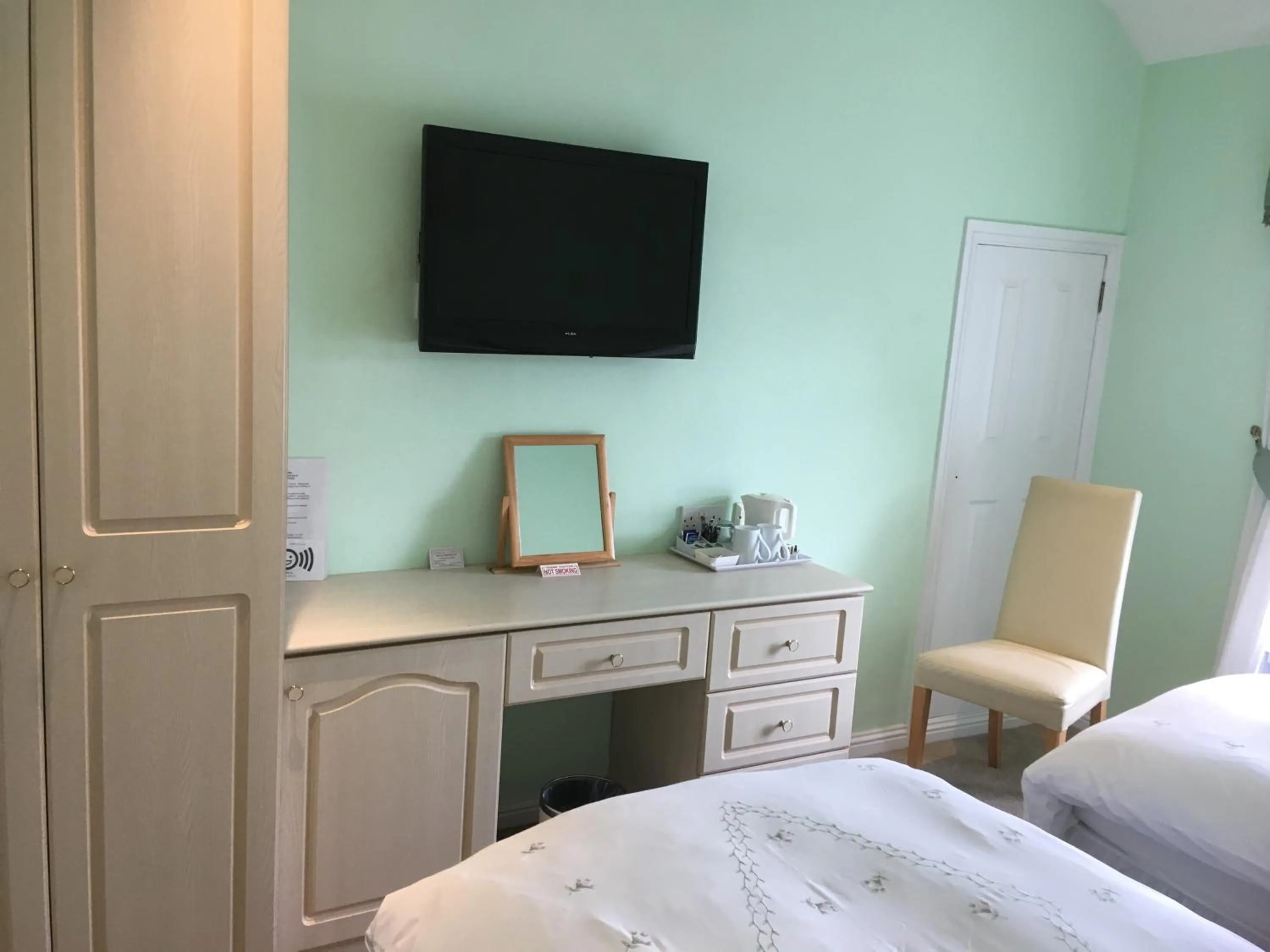 Bed in Shawlee Cottage